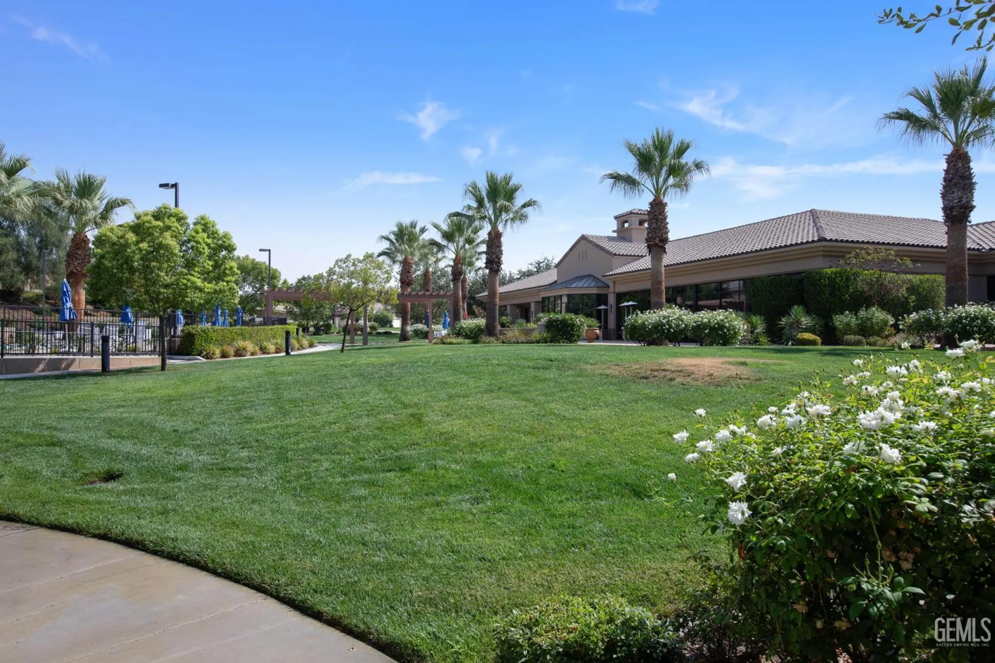 Property Slideshow image 2 of 35 | 5703 park place dr, Bakersfield, CA, 93306