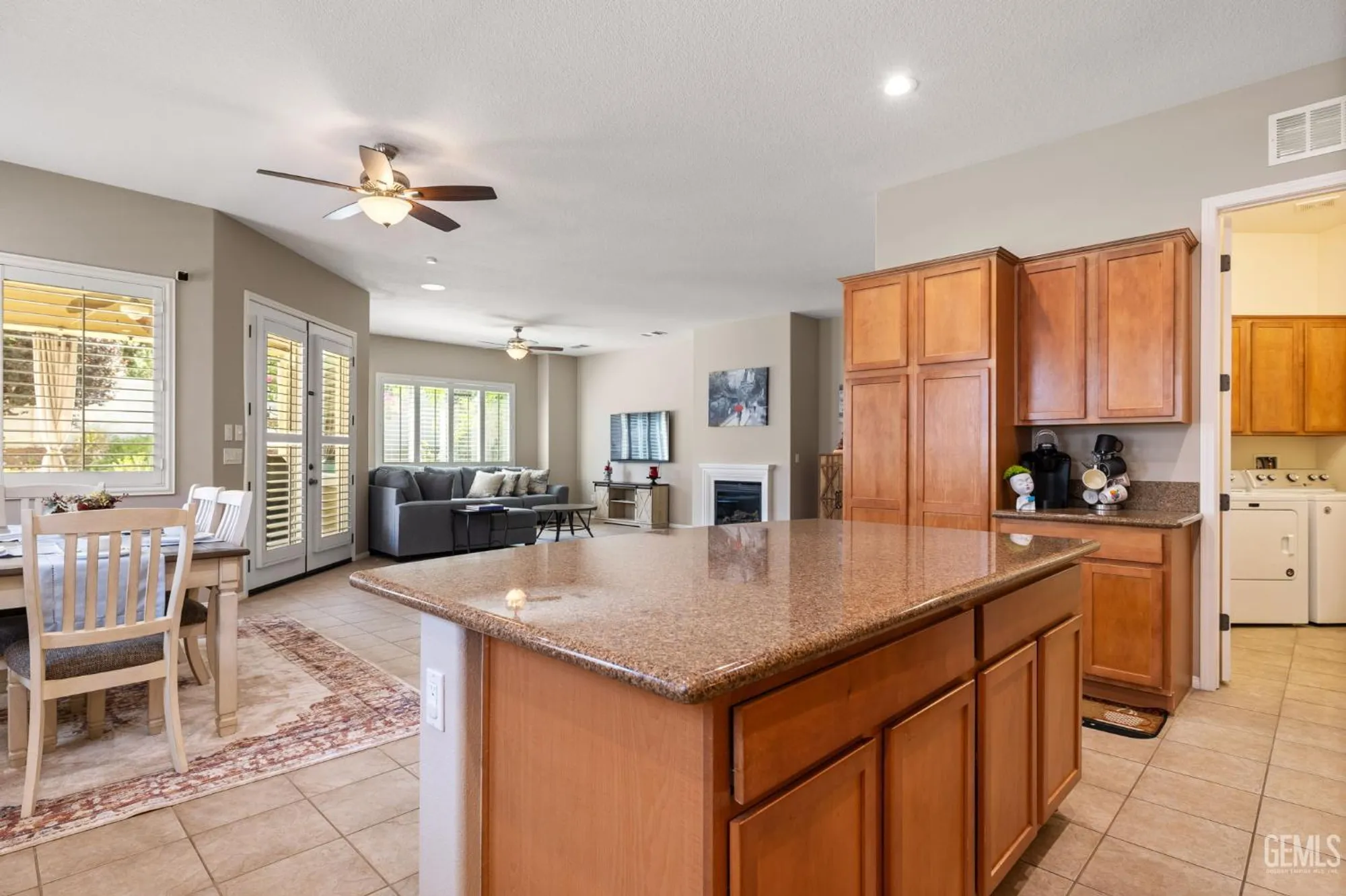 Property Slideshow image 17 of 35 | 5703 park place dr, Bakersfield, CA, 93306