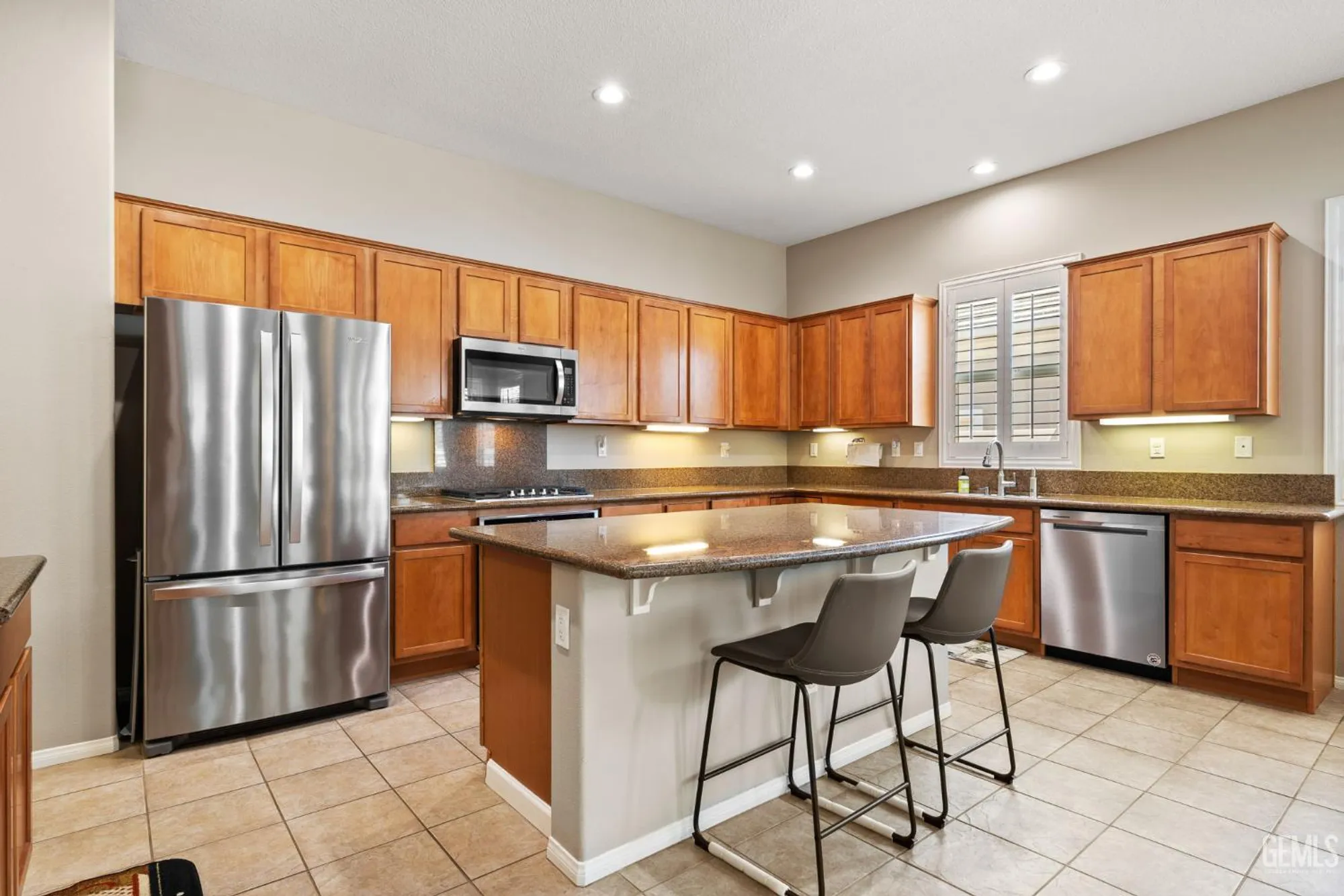 Property Slideshow image 14 of 35 | 5703 park place dr, Bakersfield, CA, 93306