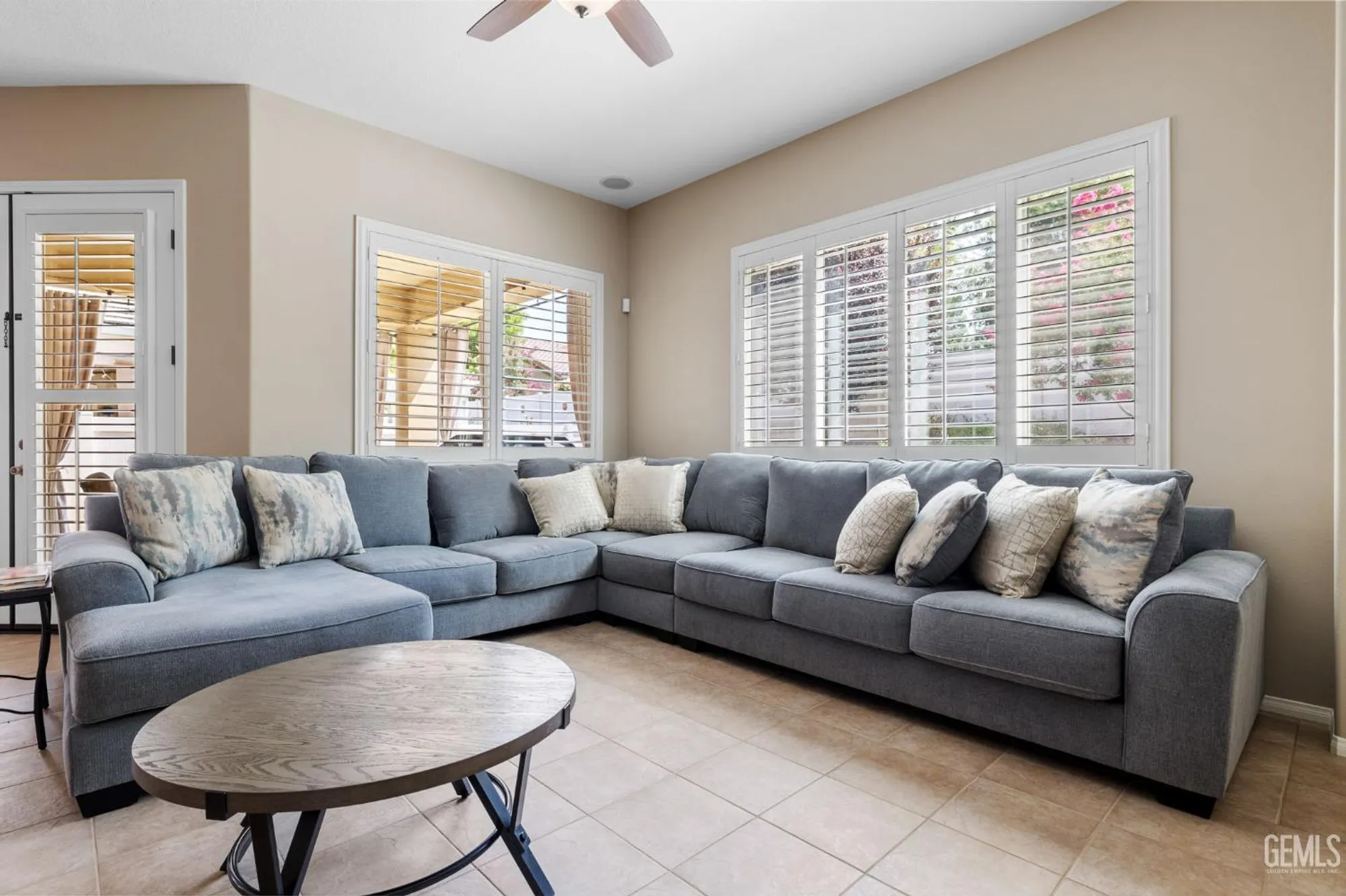 Property Slideshow image 31 of 35 | 5703 park place dr, Bakersfield, CA, 93306