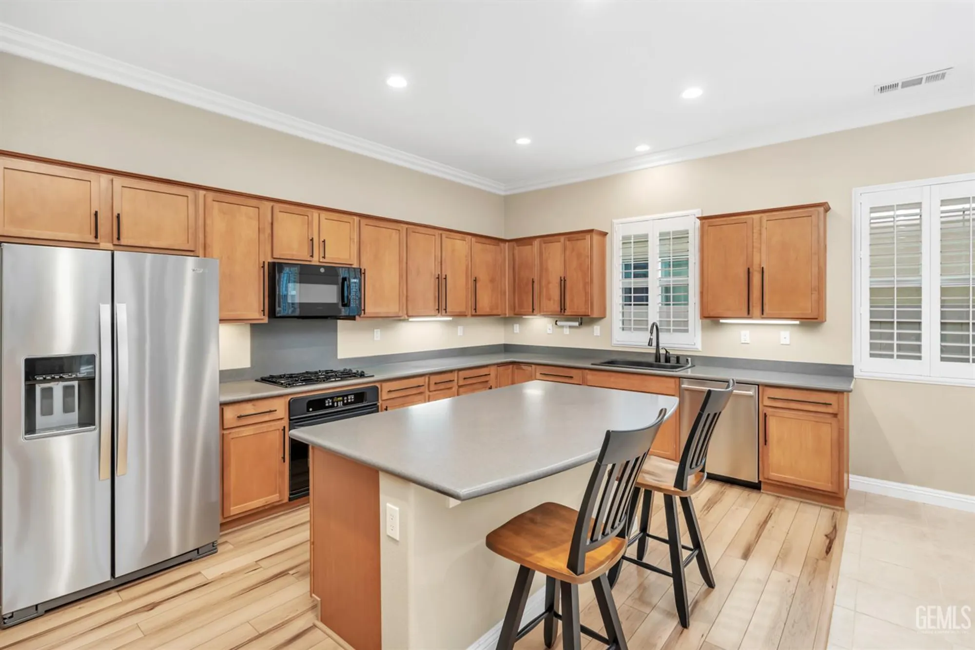 Property Slideshow image 13 of 56 | 5715 park place dr, Bakersfield, CA, 93306