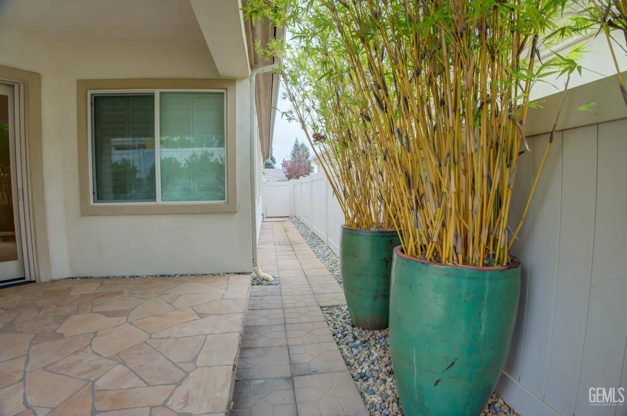 Property Slideshow image 30 of 56 | 5715 park place dr, Bakersfield, CA, 93306