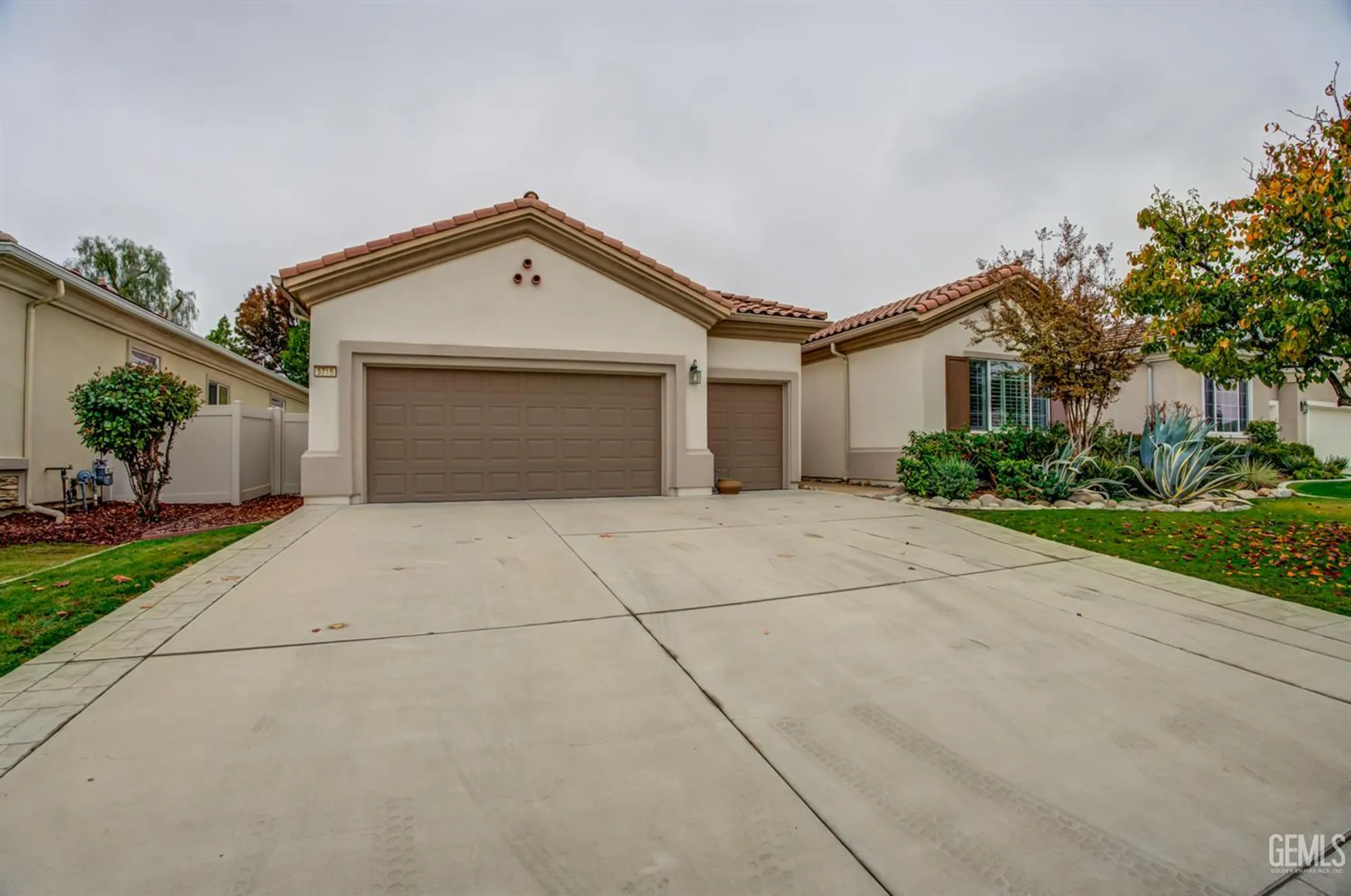 Property Slideshow image 36 of 56 | 5715 park place dr, Bakersfield, CA, 93306