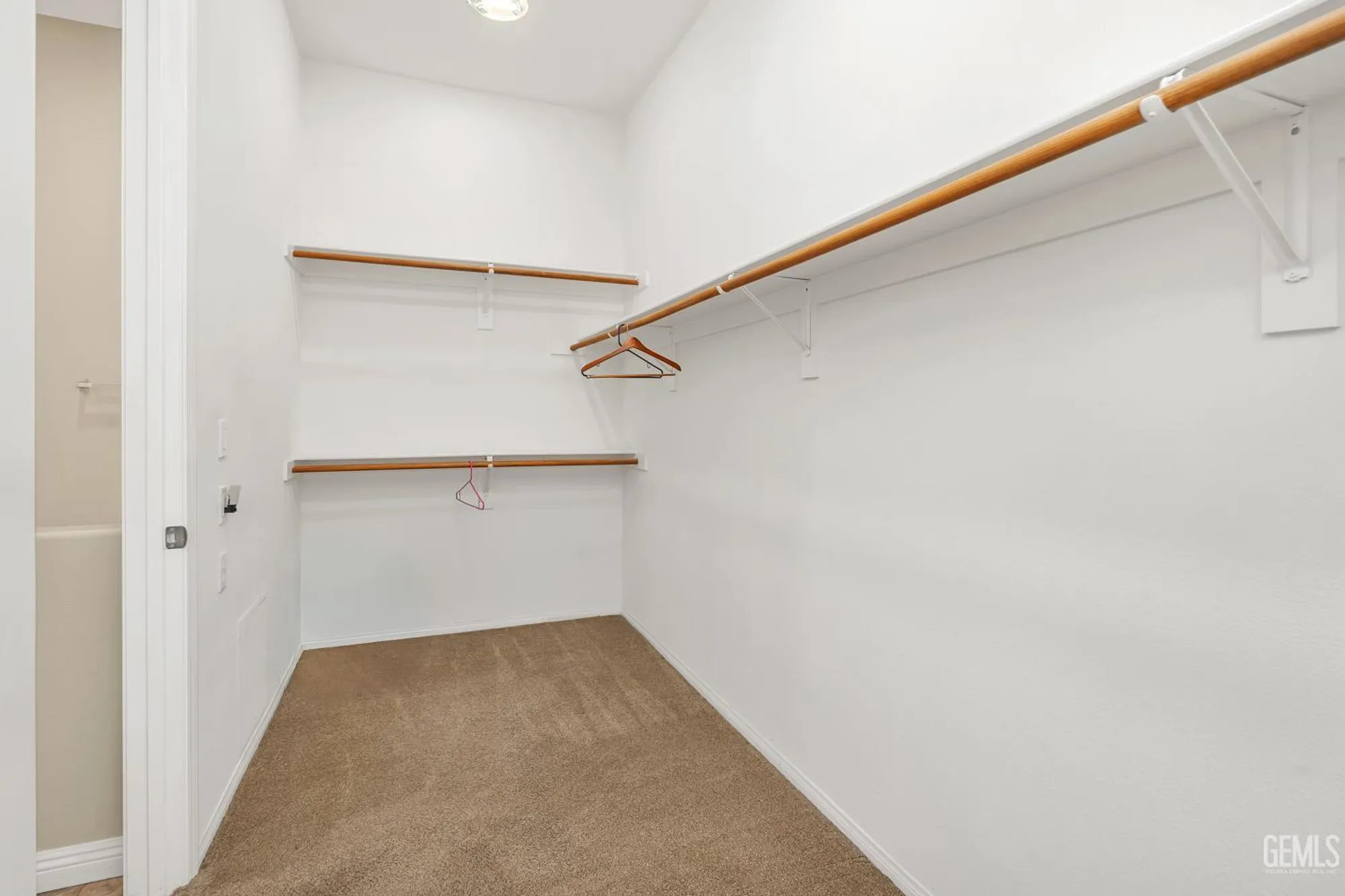 Property Slideshow image 26 of 56 | 5715 park place dr, Bakersfield, CA, 93306