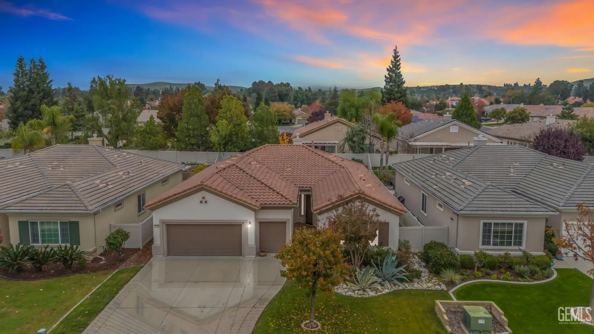 Property Slideshow image 38 of 56 | 5715 park place dr, Bakersfield, CA, 93306