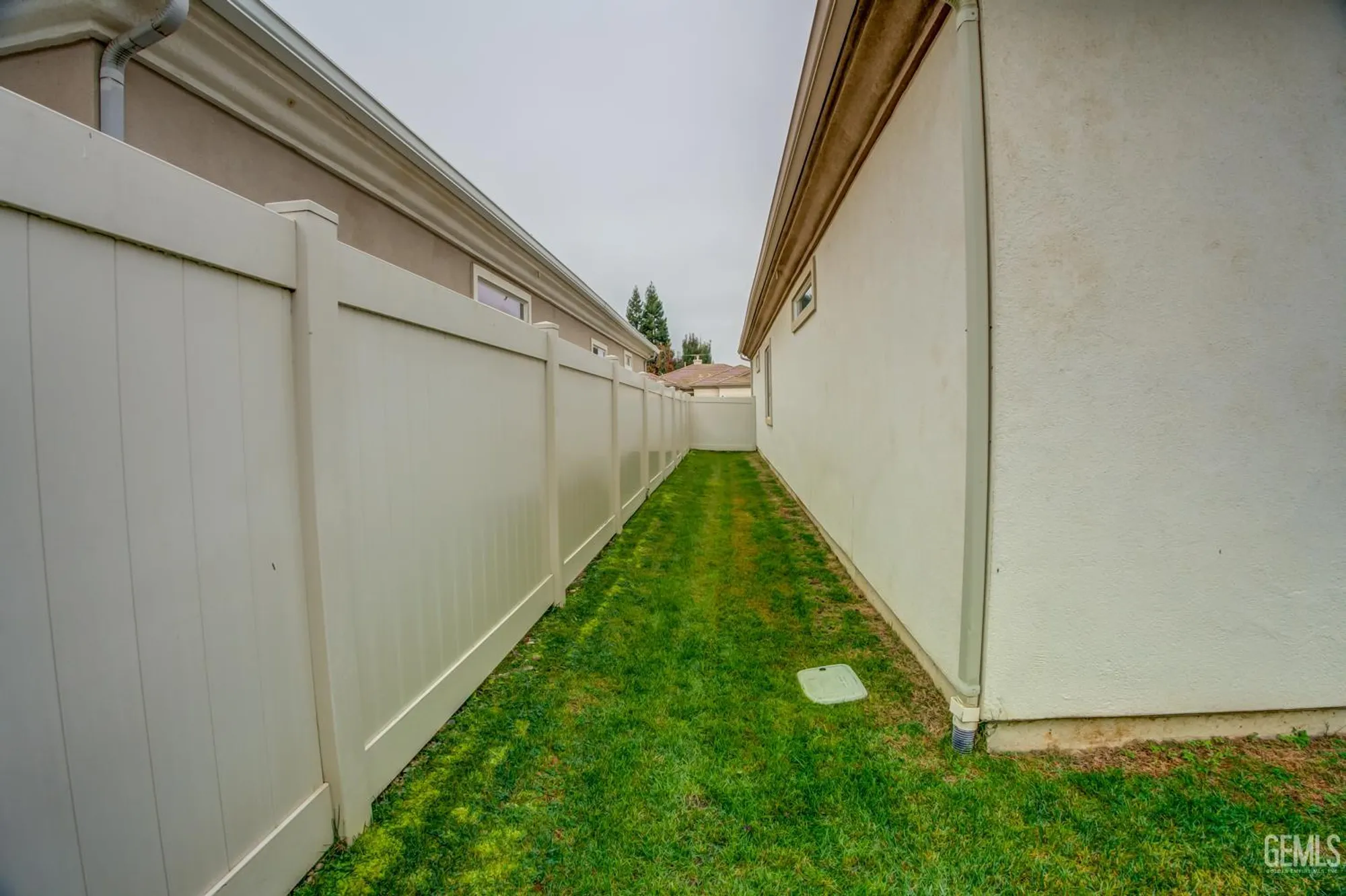 Property Slideshow image 35 of 56 | 5715 park place dr, Bakersfield, CA, 93306