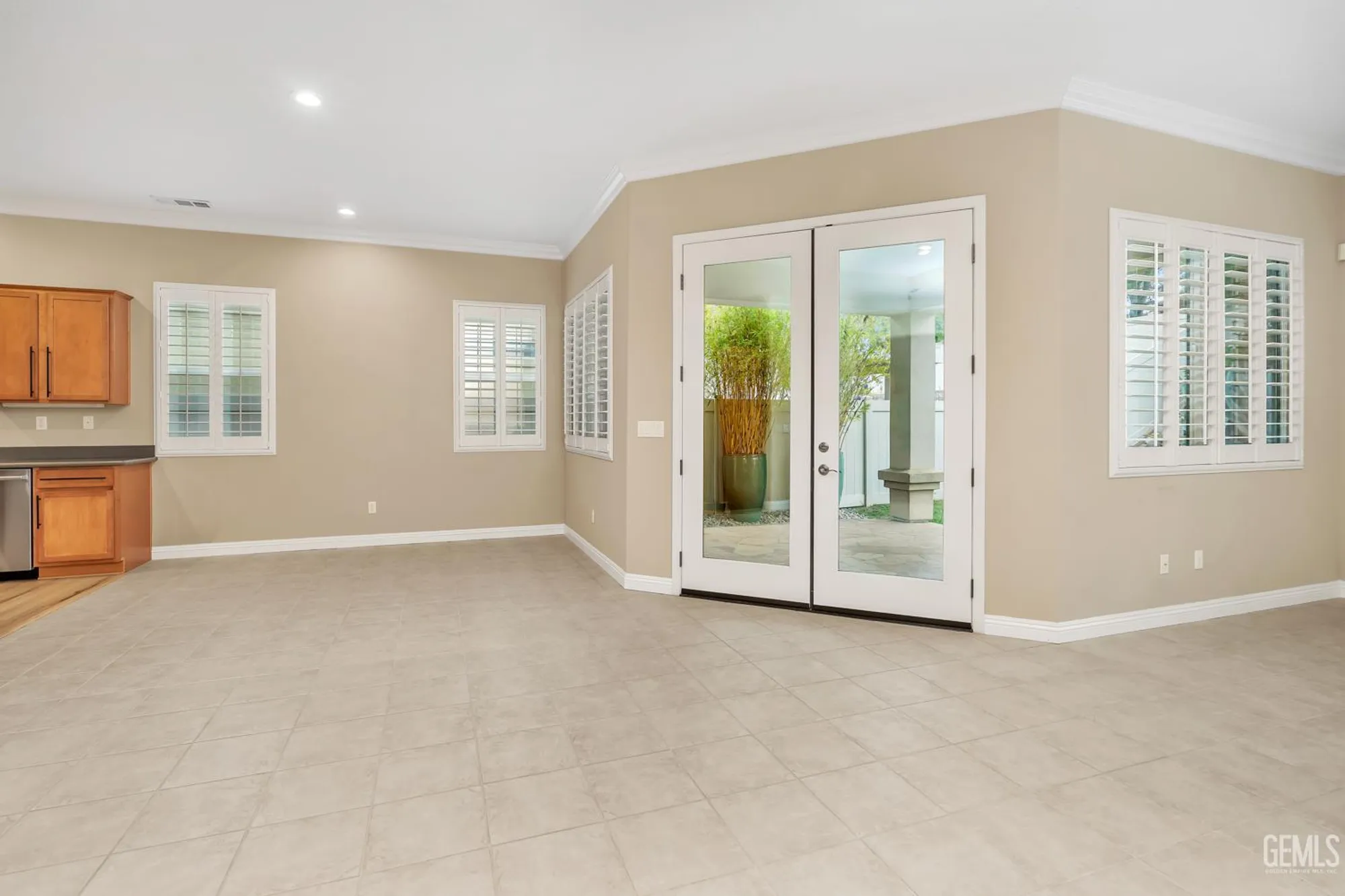 Property Slideshow image 11 of 56 | 5715 park place dr, Bakersfield, CA, 93306