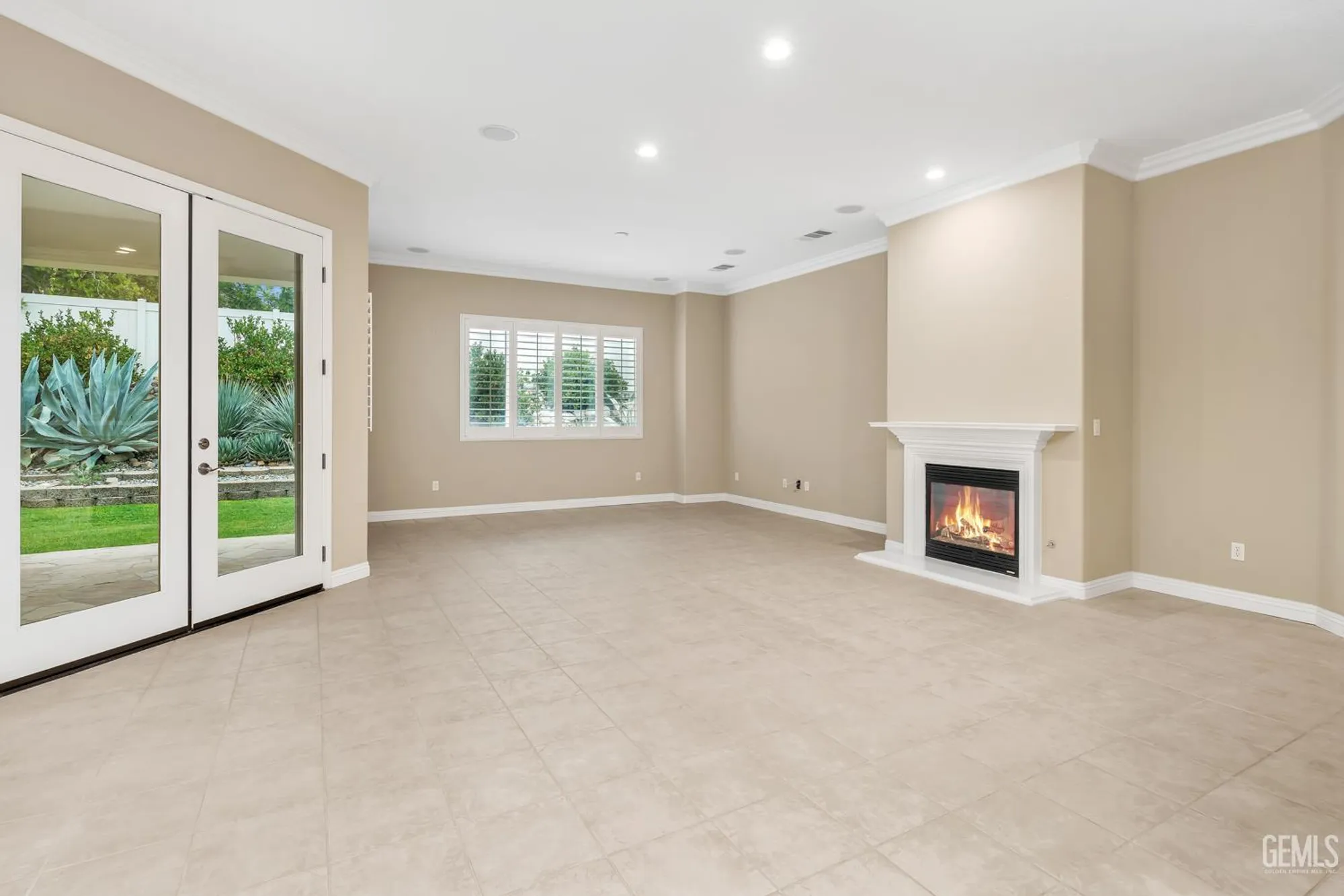 Property Slideshow image 8 of 56 | 5715 park place dr, Bakersfield, CA, 93306