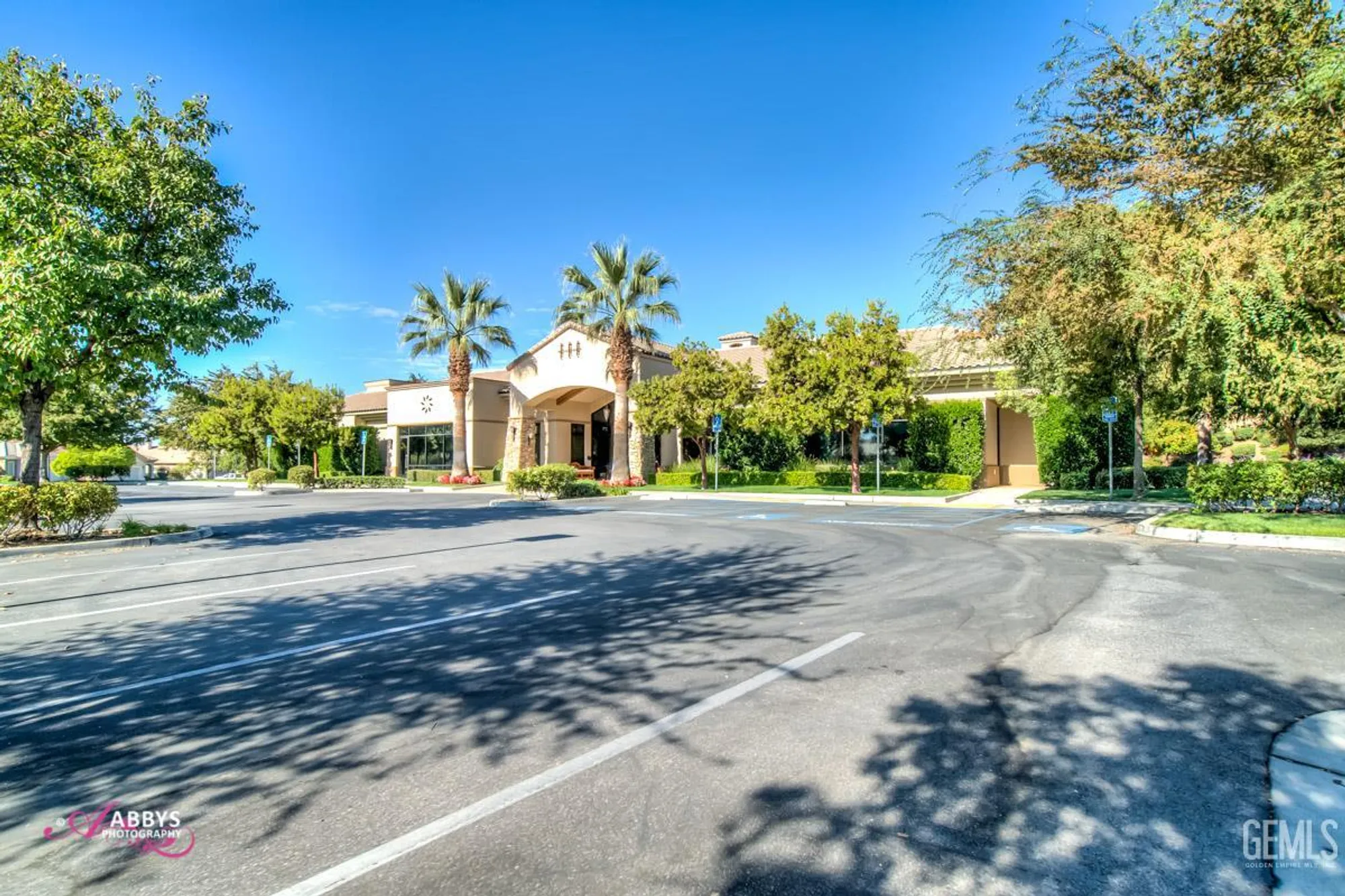 Property Slideshow image 42 of 56 | 5715 park place dr, Bakersfield, CA, 93306