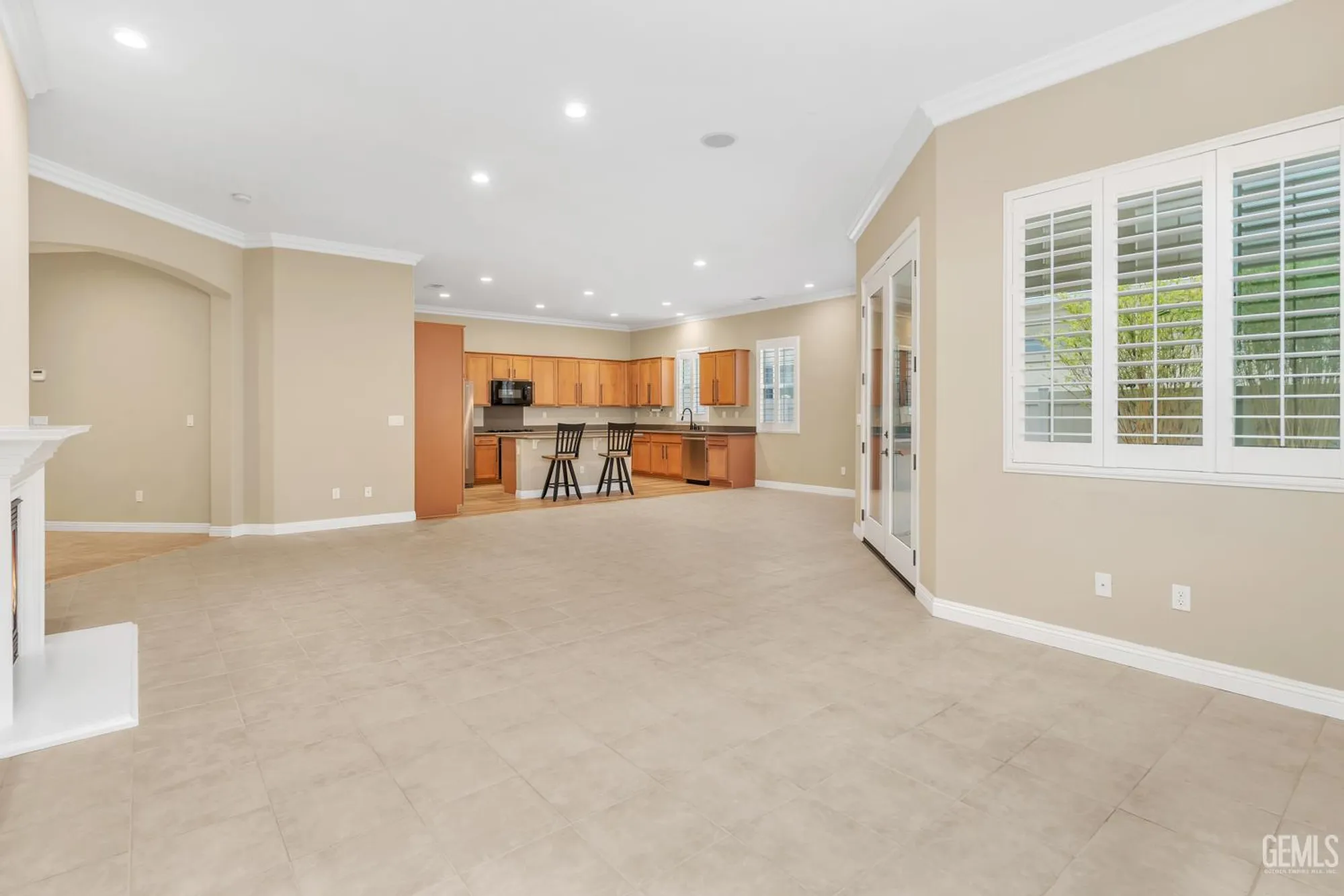 Property Slideshow image 9 of 56 | 5715 park place dr, Bakersfield, CA, 93306