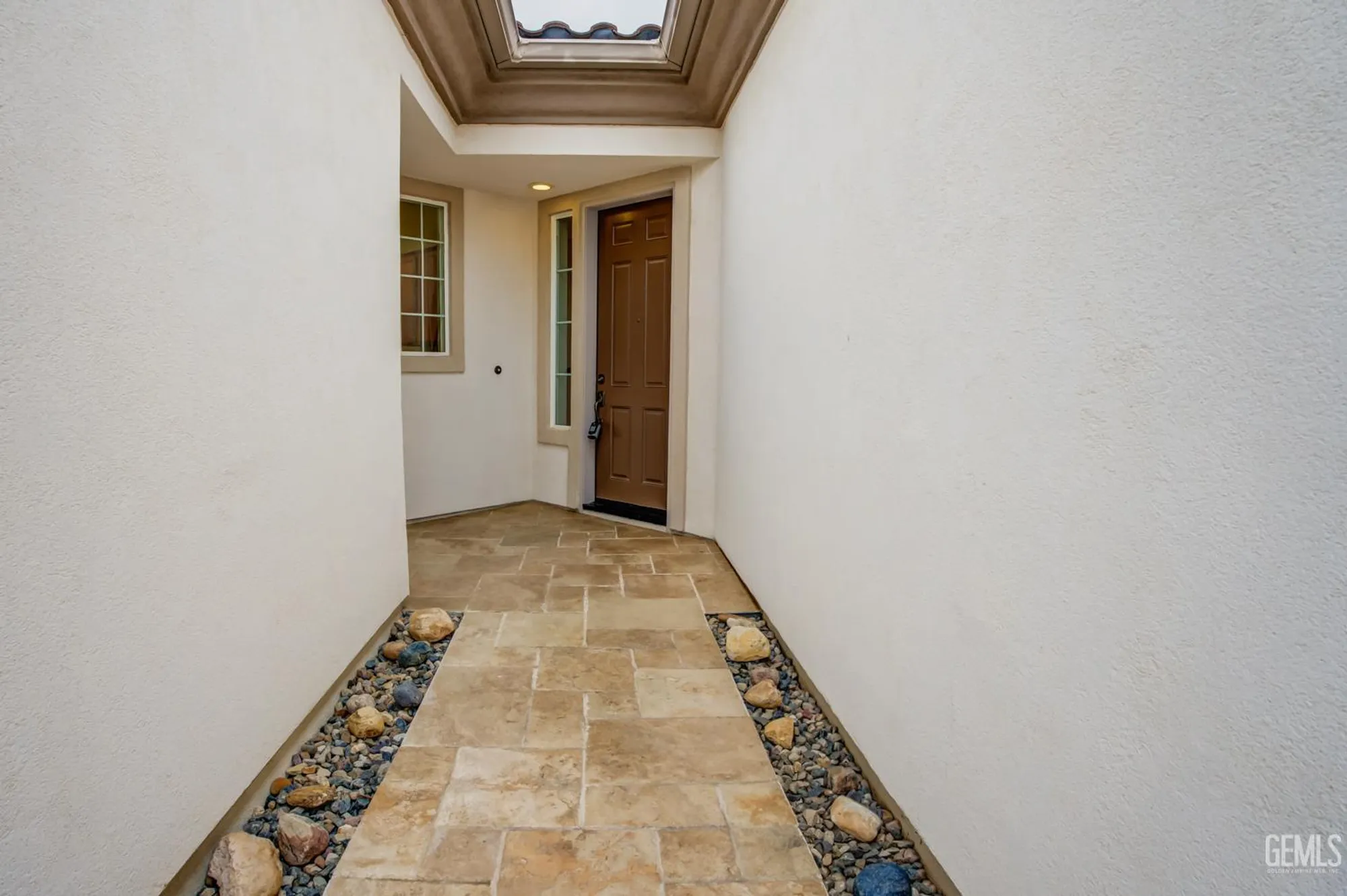 Property Slideshow image 3 of 56 | 5715 park place dr, Bakersfield, CA, 93306