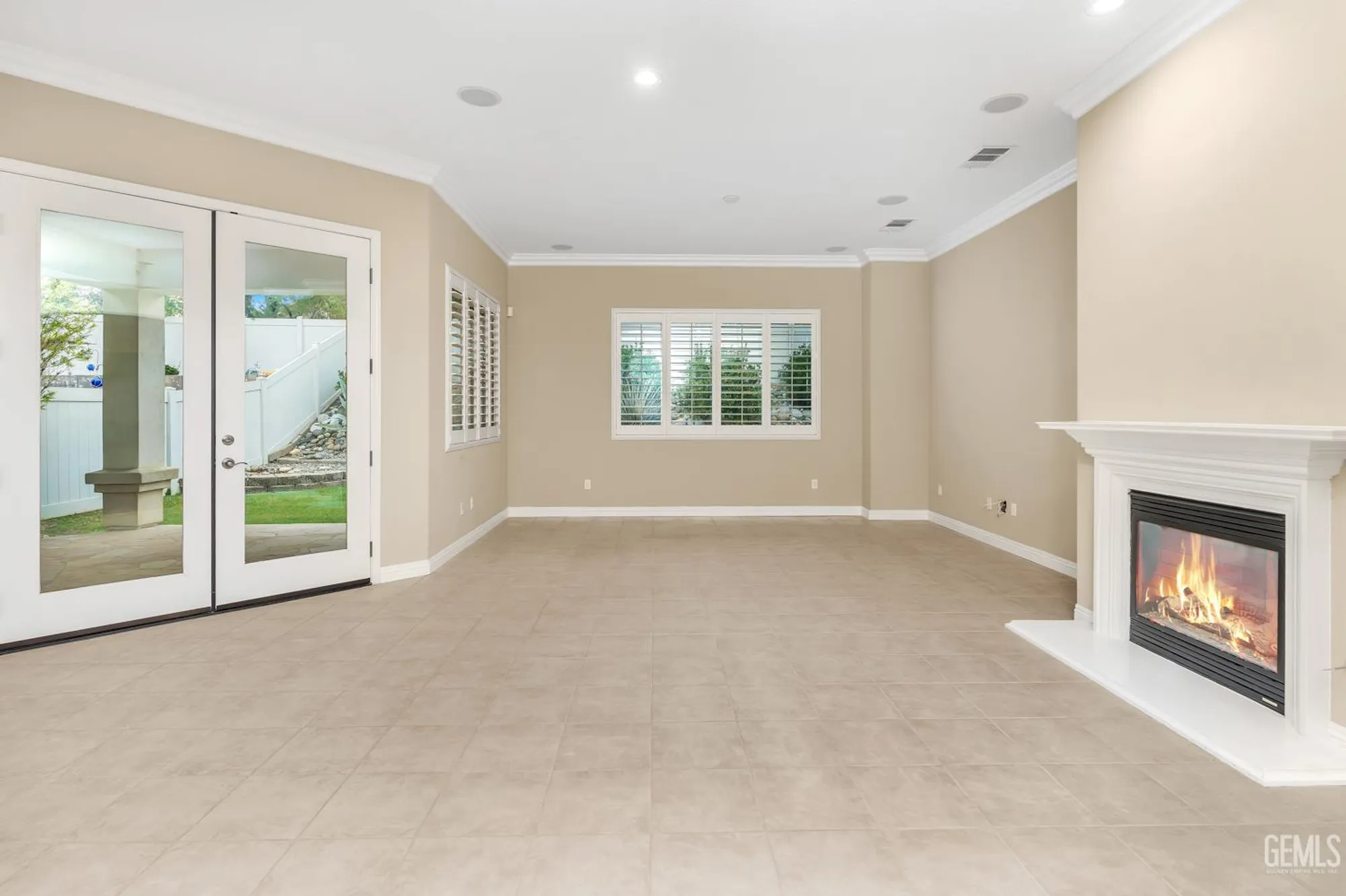 Property Slideshow image 7 of 56 | 5715 park place dr, Bakersfield, CA, 93306