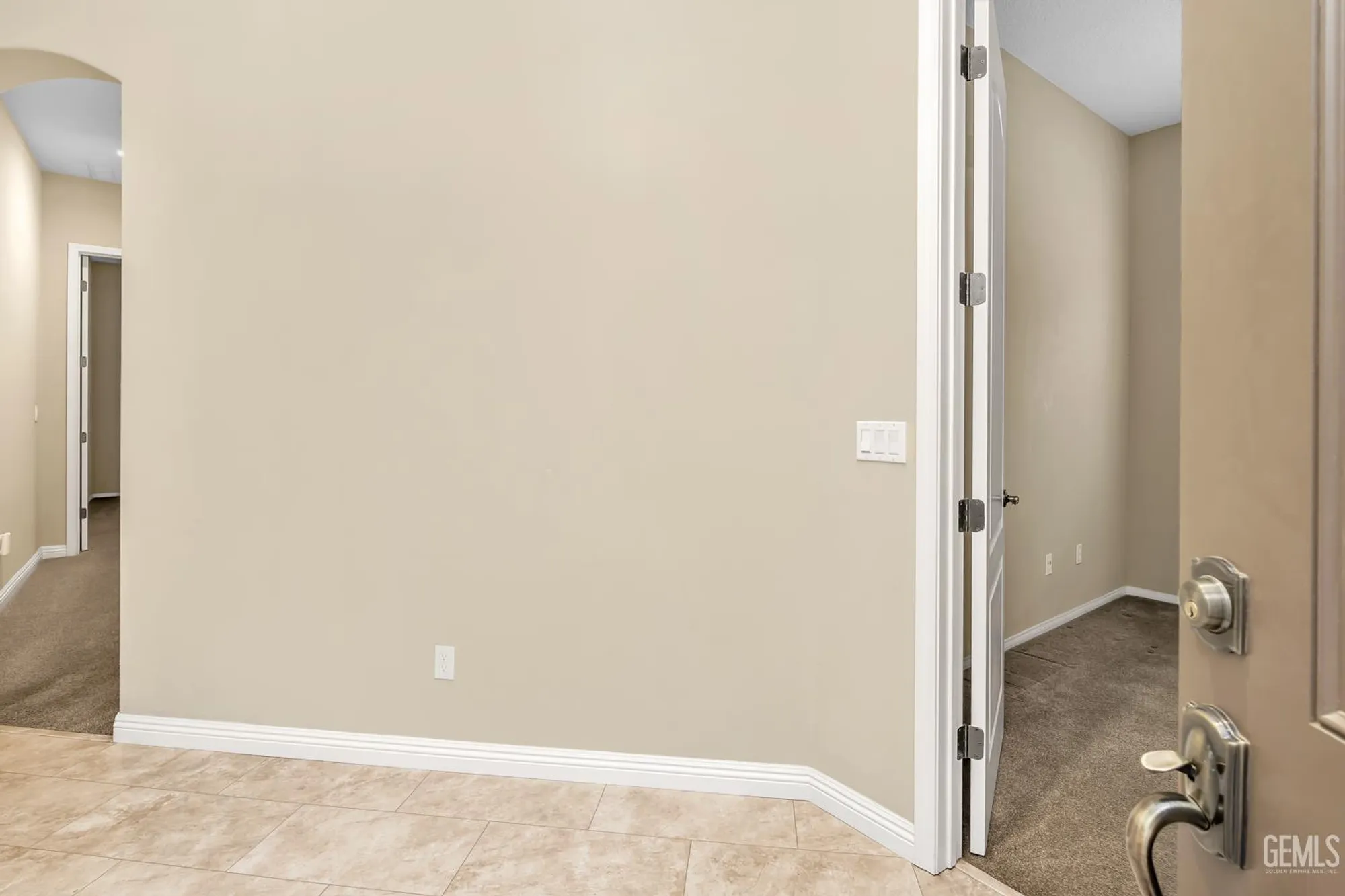 Property Slideshow image 4 of 56 | 5715 park place dr, Bakersfield, CA, 93306