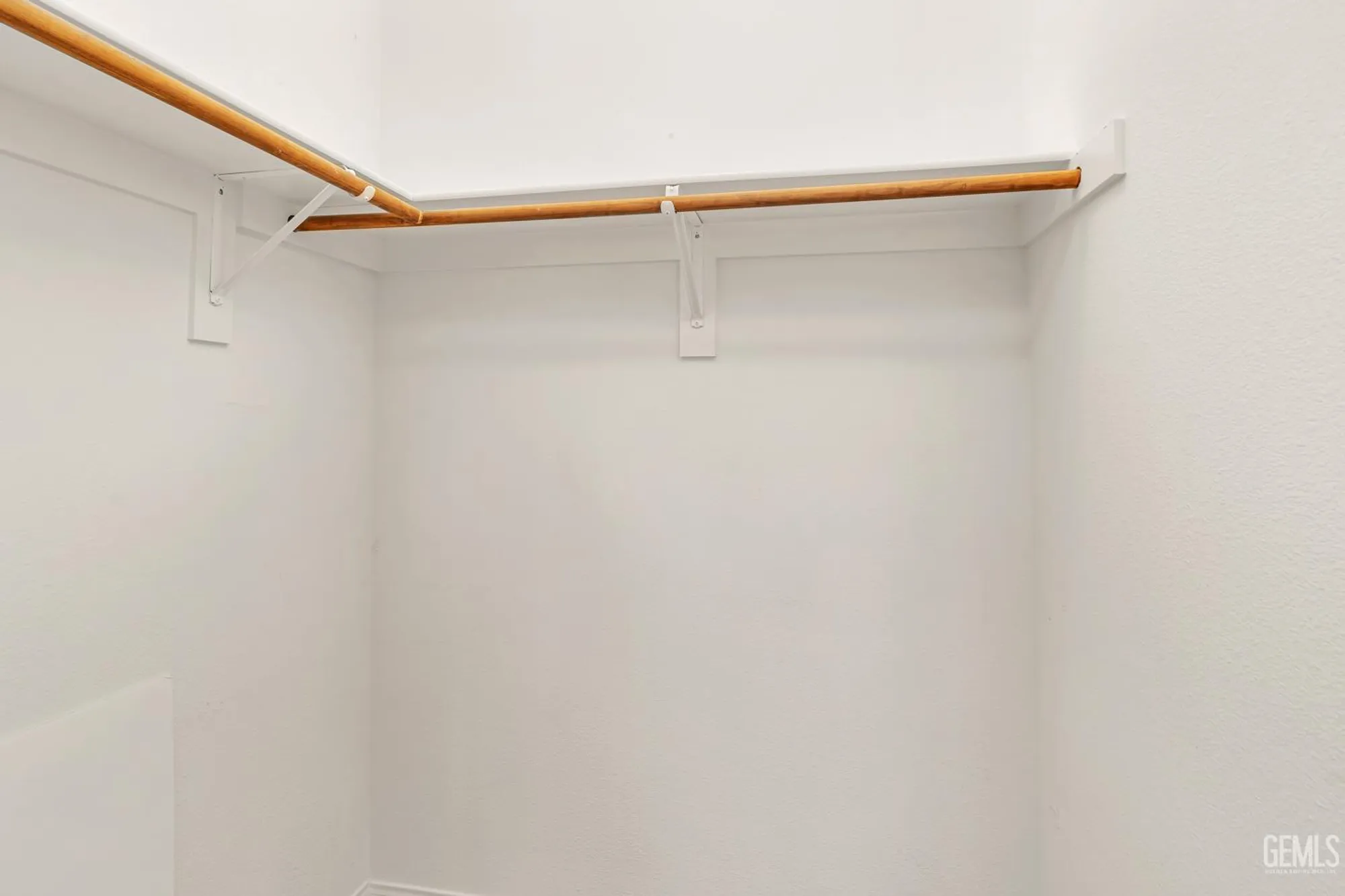 Property Slideshow image 21 of 56 | 5715 park place dr, Bakersfield, CA, 93306