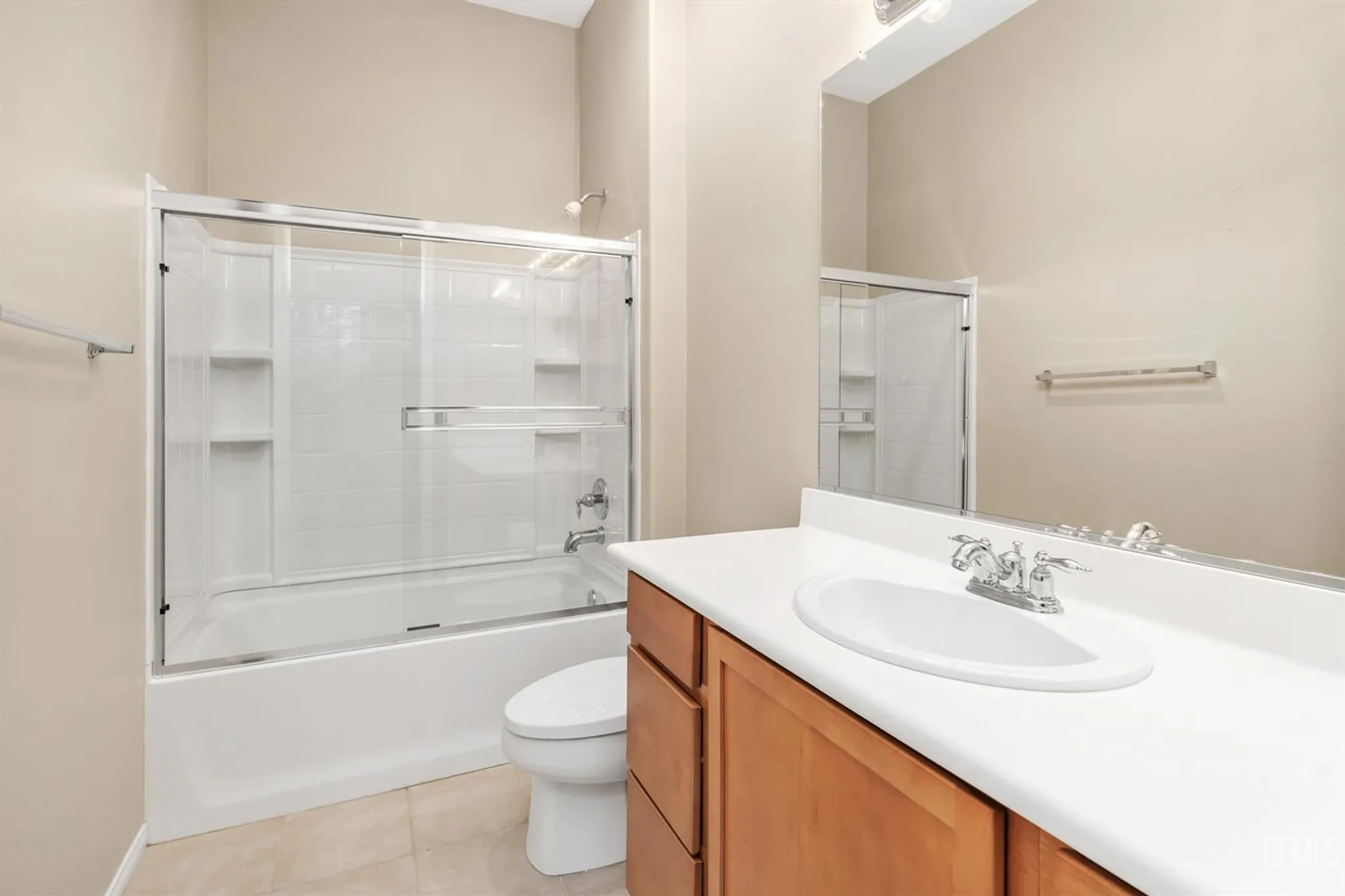 Property Slideshow image 22 of 56 | 5715 park place dr, Bakersfield, CA, 93306