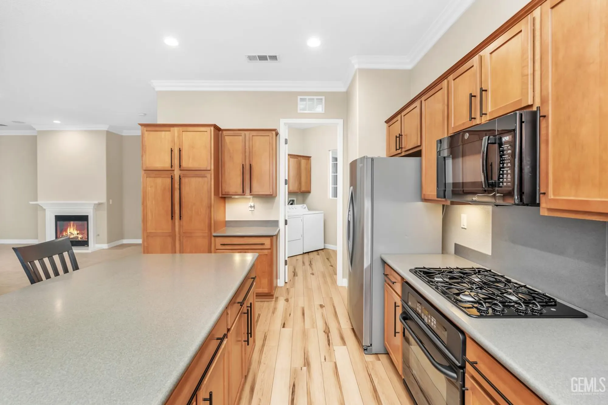 Property Slideshow image 15 of 56 | 5715 park place dr, Bakersfield, CA, 93306