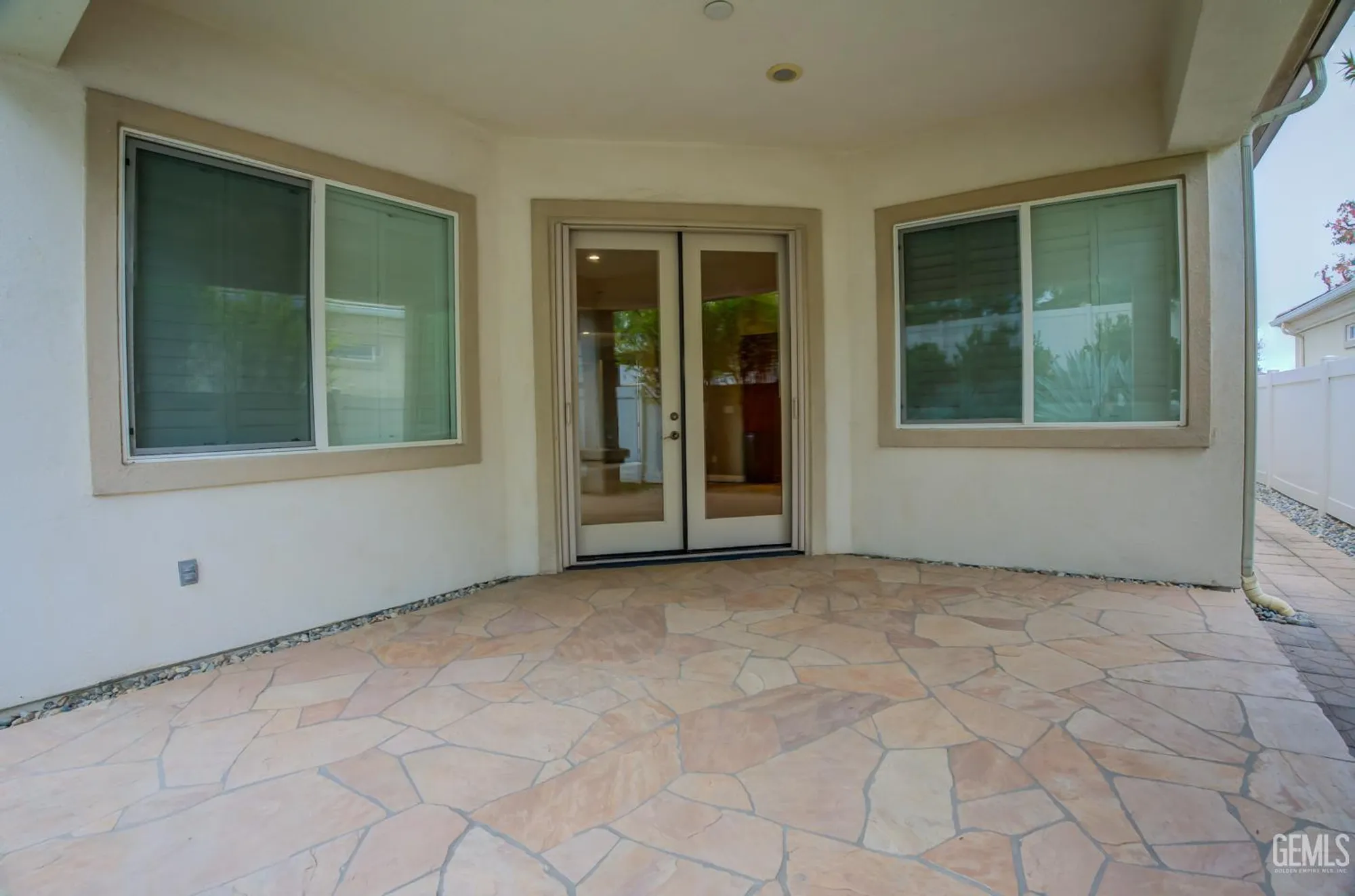 Property Slideshow image 29 of 56 | 5715 park place dr, Bakersfield, CA, 93306