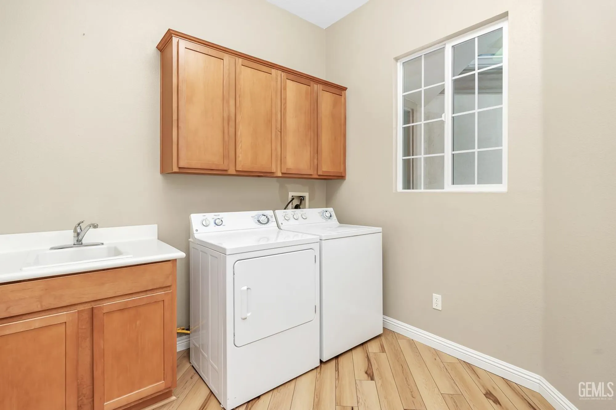 Property Slideshow image 27 of 56 | 5715 park place dr, Bakersfield, CA, 93306