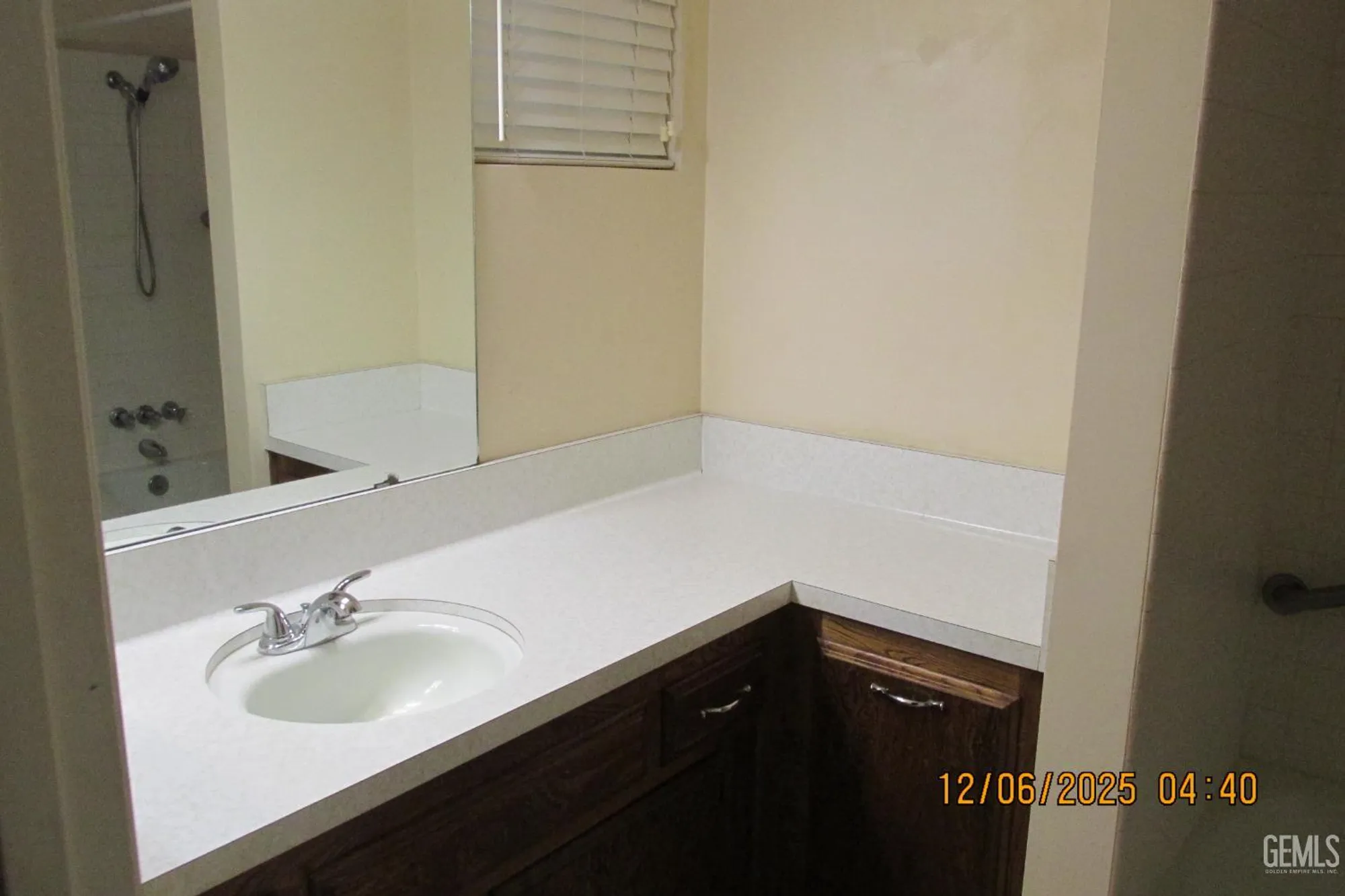 Property Slideshow image 13 of 25 | 144 glen oaks dr, Bakersfield, CA, 93309