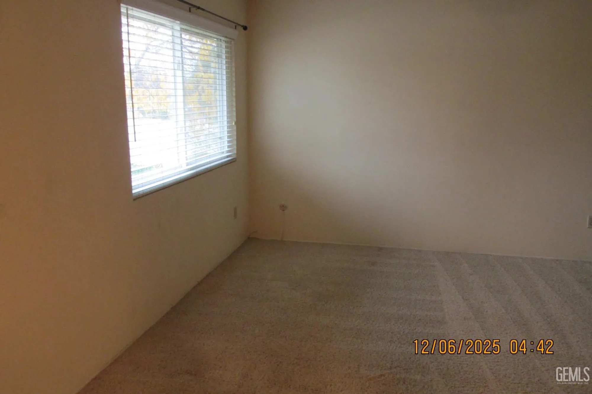 Property Slideshow image 16 of 25 | 144 glen oaks dr, Bakersfield, CA, 93309