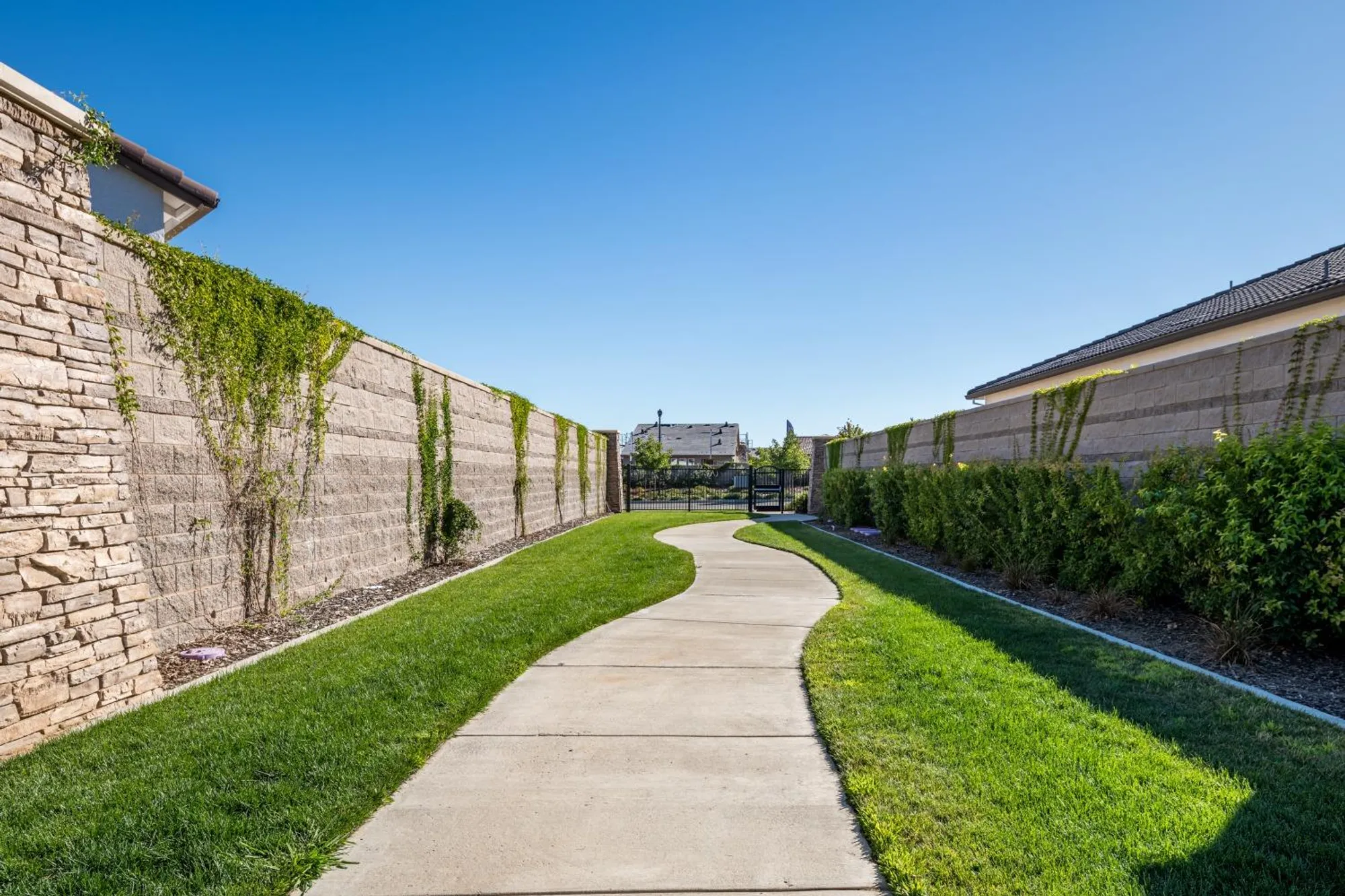 Property Slideshow image 28 of 53 | 8305 evans tree dr, Roseville, CA, 95747