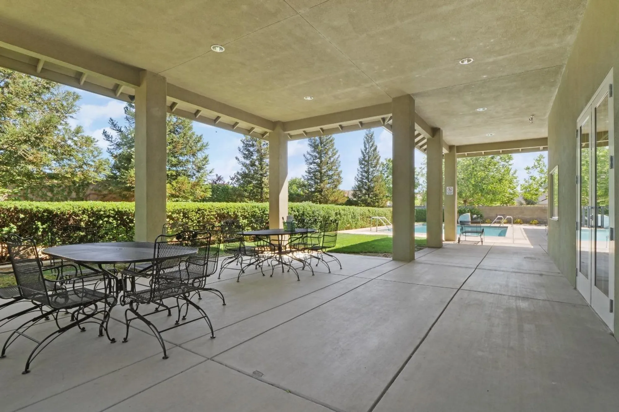 Property Slideshow image 28 of 43 | 677 village dr, Galt, CA, 95632