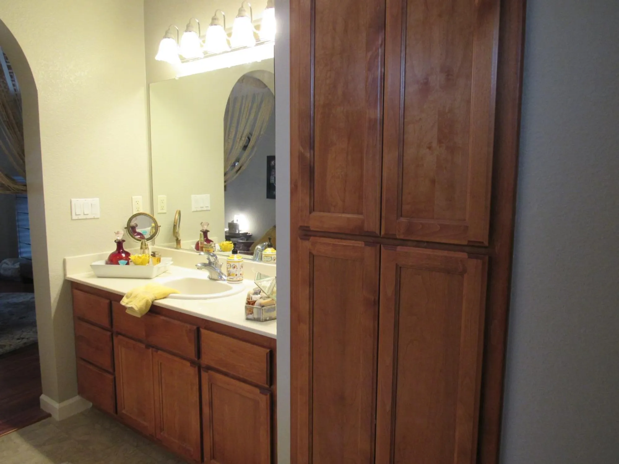 Property Slideshow image 21 of 43 | 677 village dr, Galt, CA, 95632