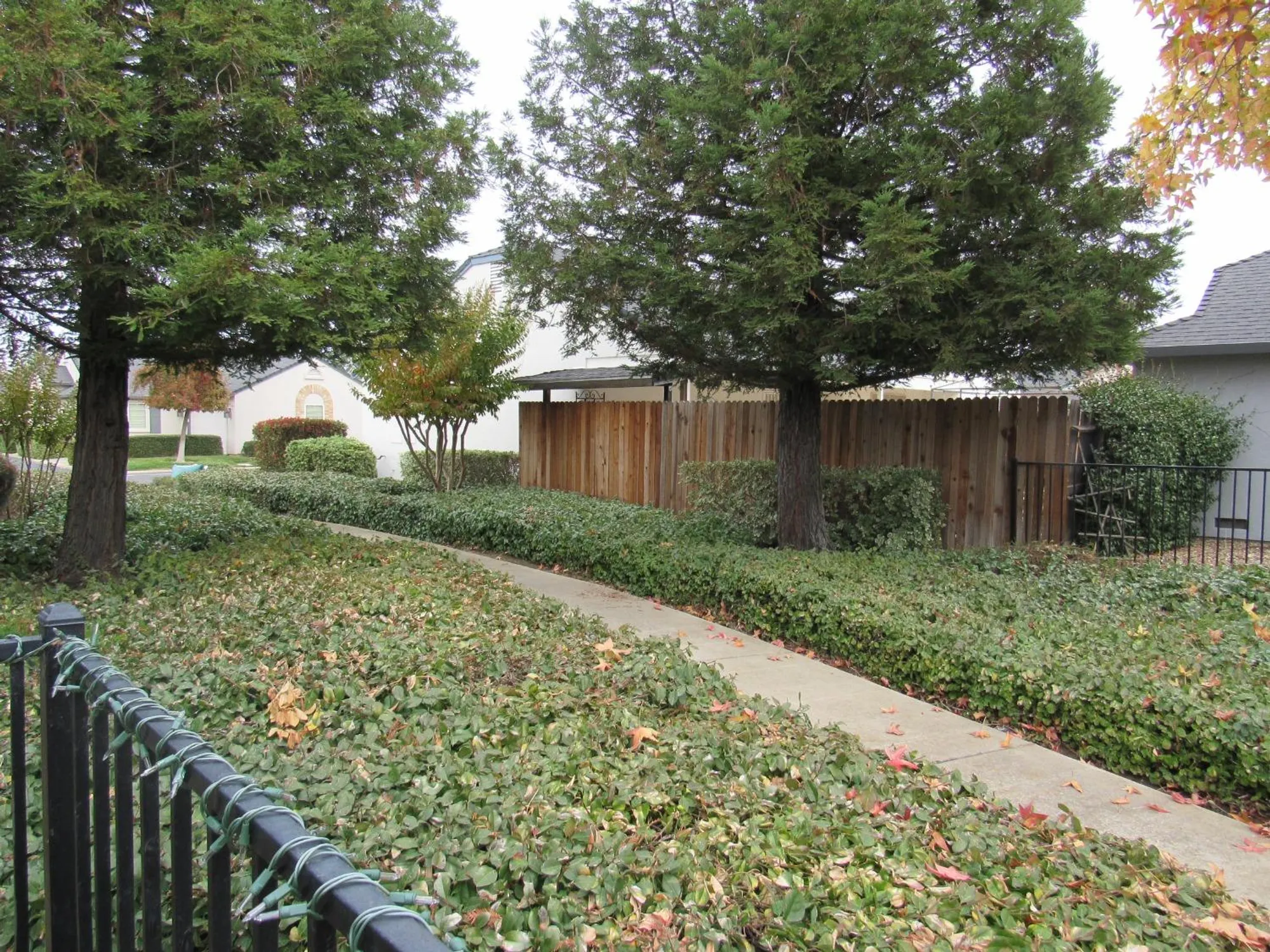 Property Slideshow image 24 of 43 | 677 village dr, Galt, CA, 95632