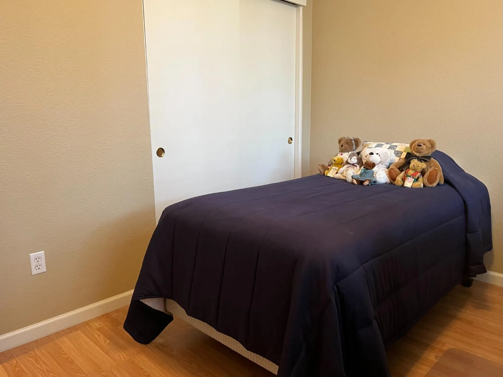 Property Slideshow image 19 of 26 | 320 whisperlodge ct, Roseville, CA, 95747