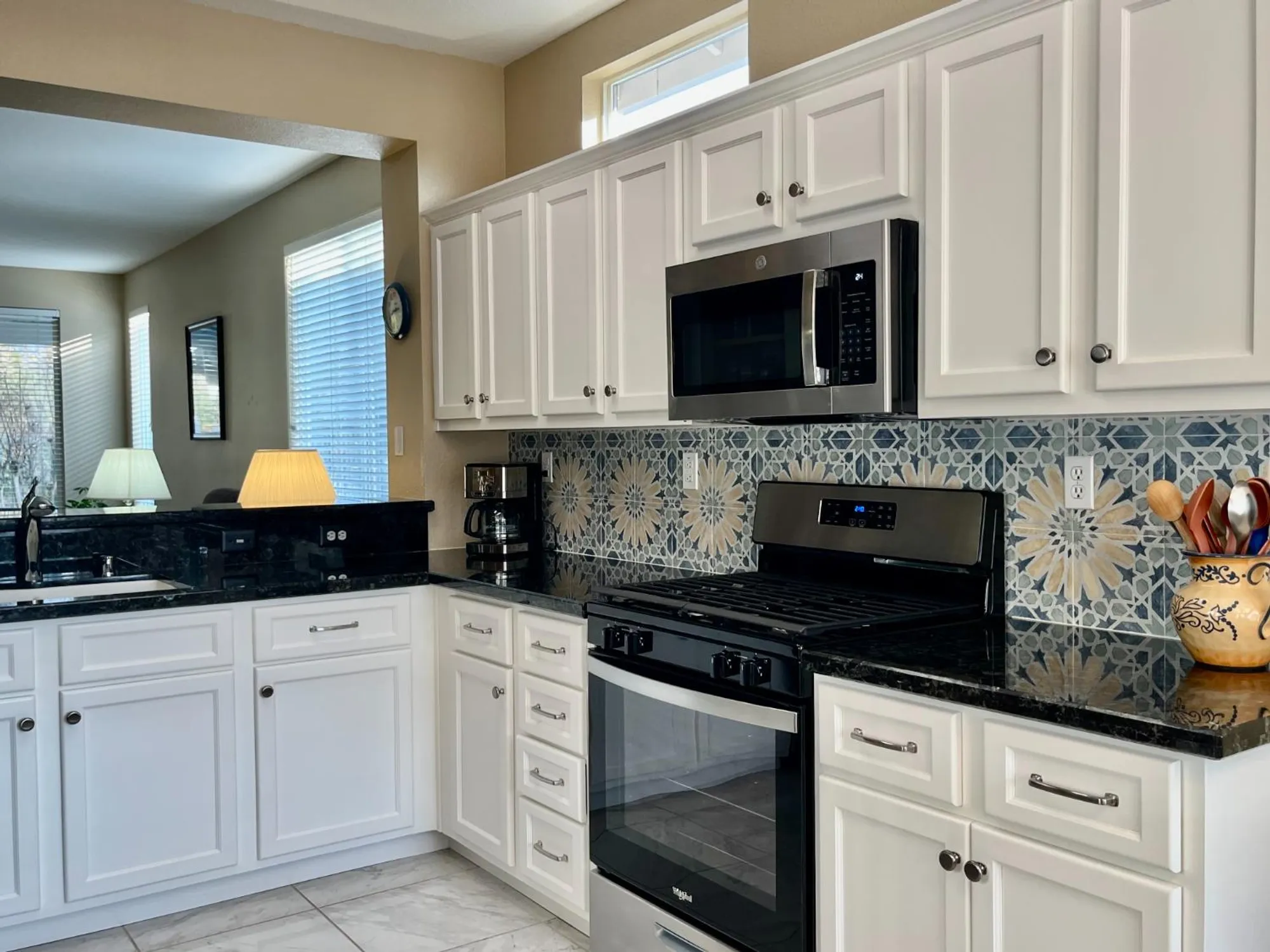 Property Slideshow image 5 of 26 | 320 whisperlodge ct, Roseville, CA, 95747