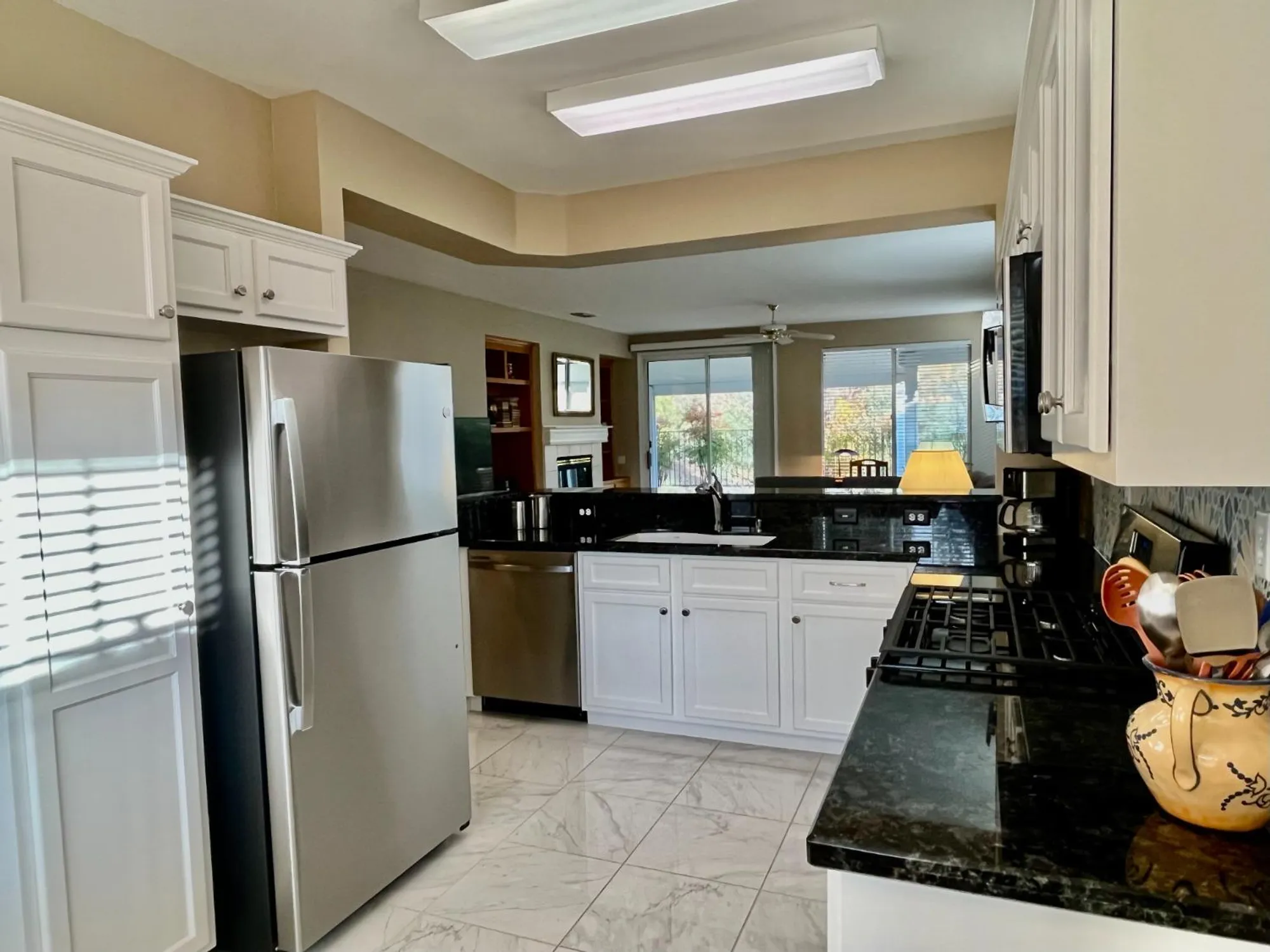 Property Slideshow image 8 of 26 | 320 whisperlodge ct, Roseville, CA, 95747