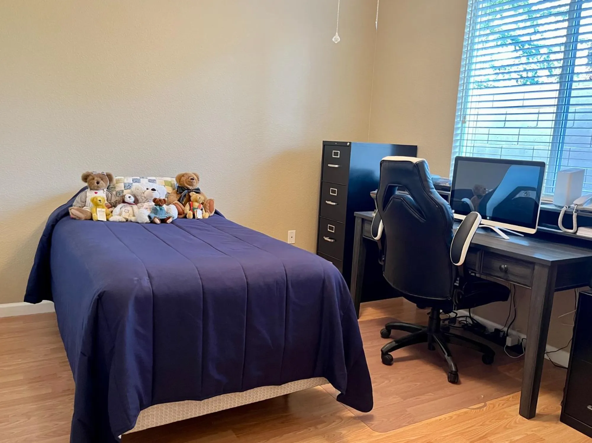 Property Slideshow image 18 of 26 | 320 whisperlodge ct, Roseville, CA, 95747