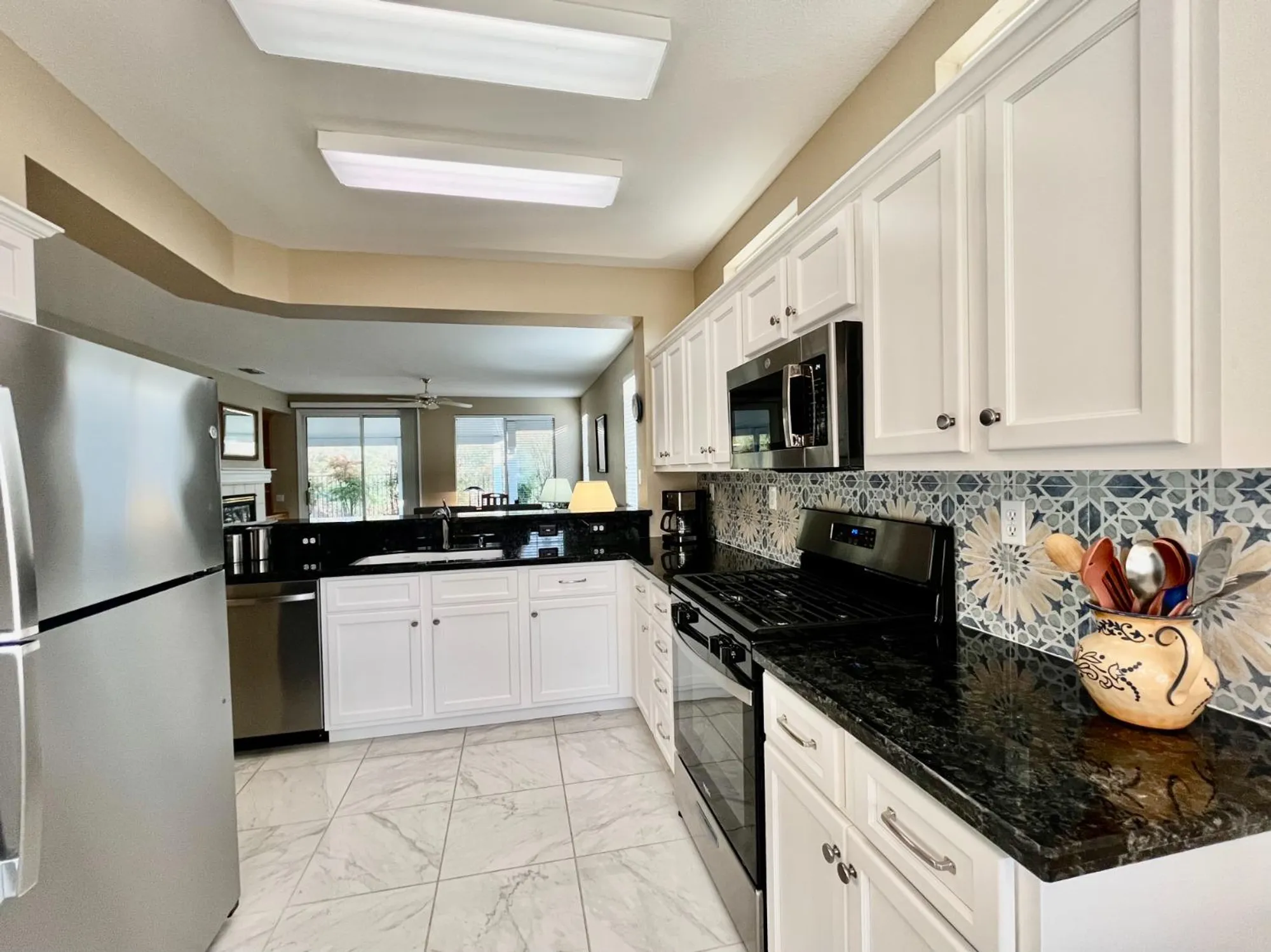 Property Slideshow image 3 of 26 | 320 whisperlodge ct, Roseville, CA, 95747