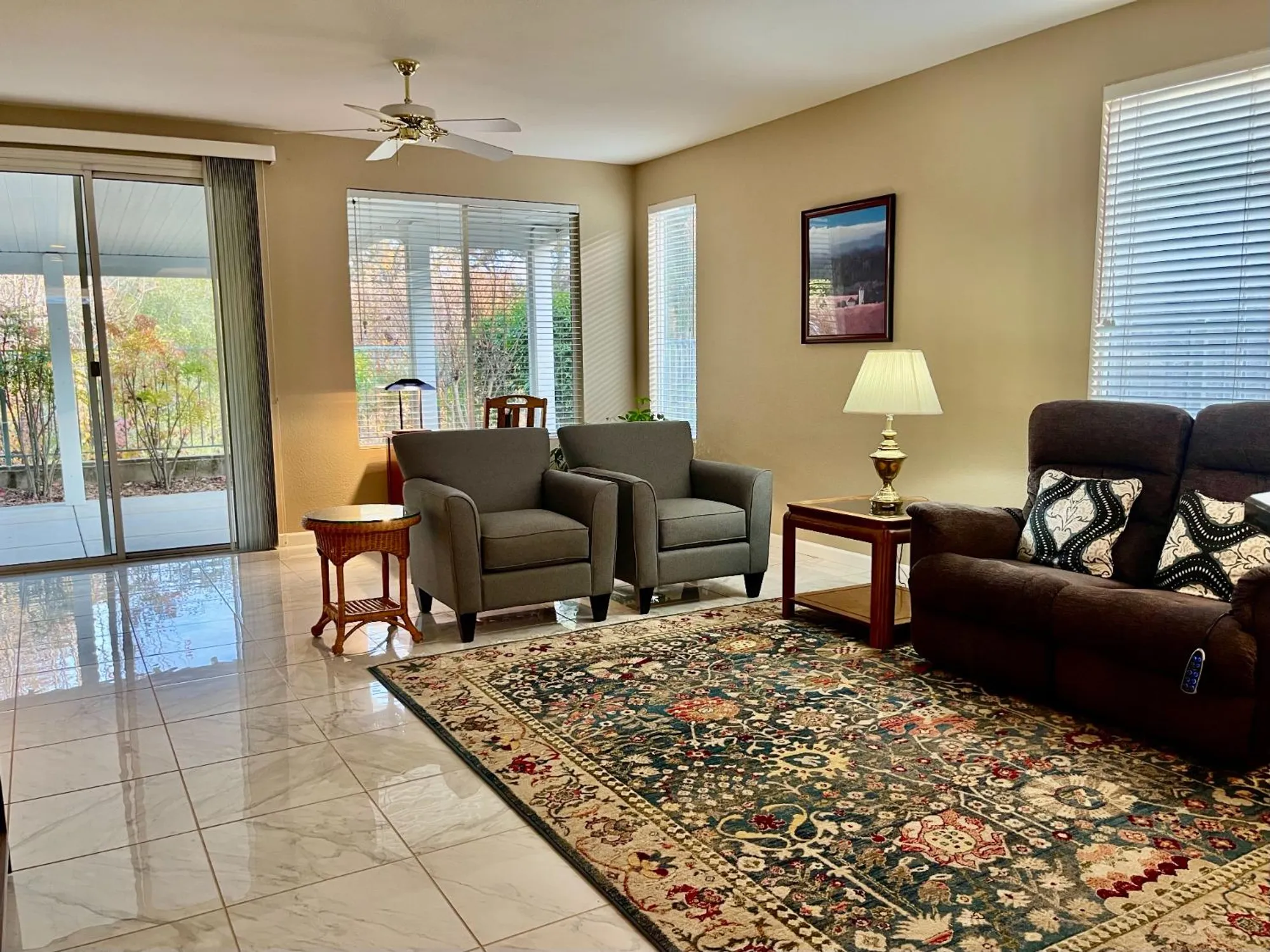 Property Slideshow image 15 of 26 | 320 whisperlodge ct, Roseville, CA, 95747