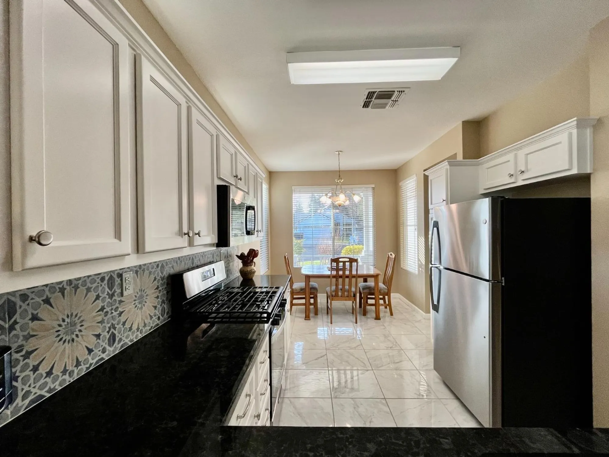 Property Slideshow image 11 of 26 | 320 whisperlodge ct, Roseville, CA, 95747