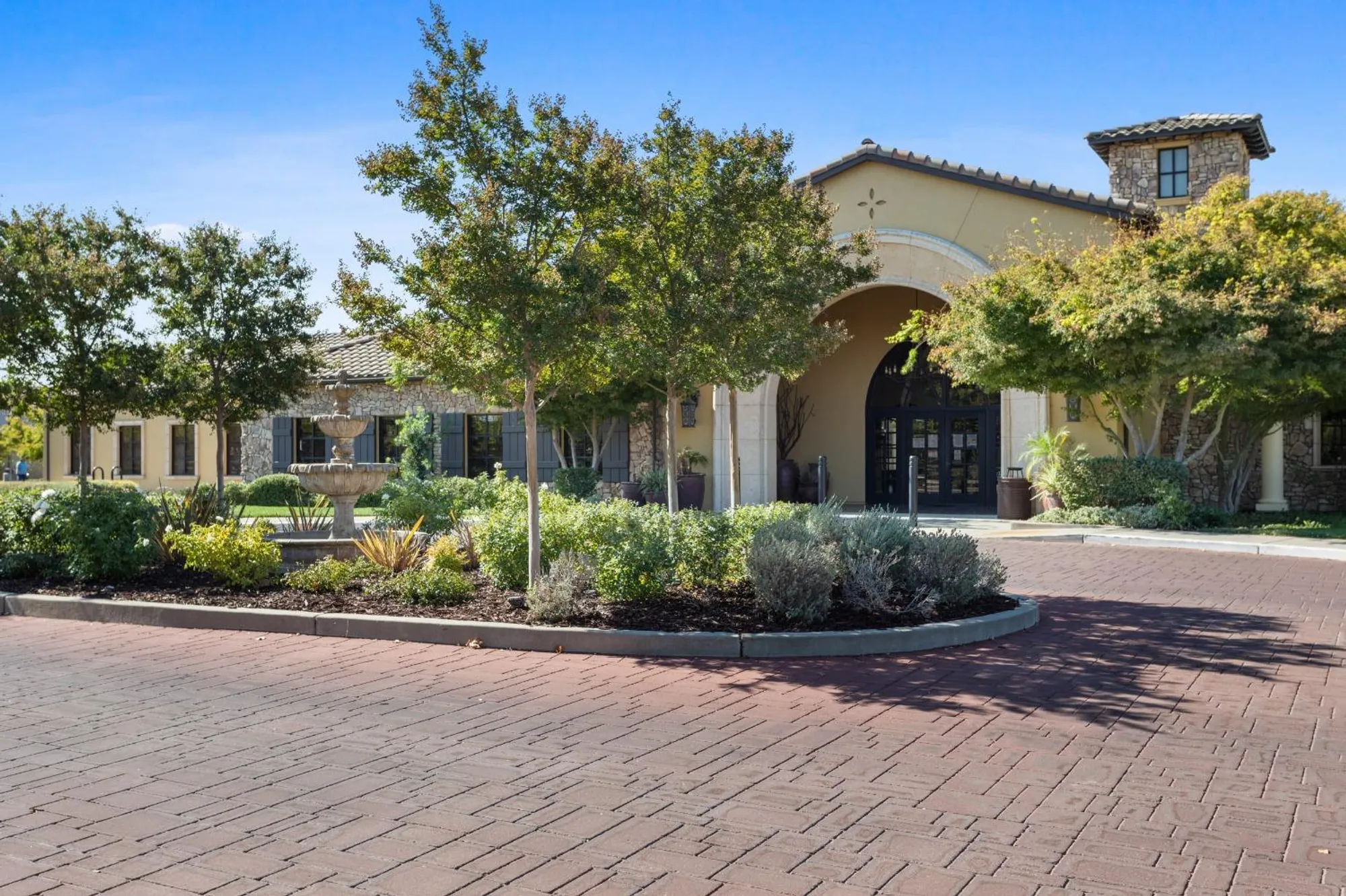 Property Slideshow image 30 of 57 | 4040 euboea island ln, Sacramento, CA, 95834