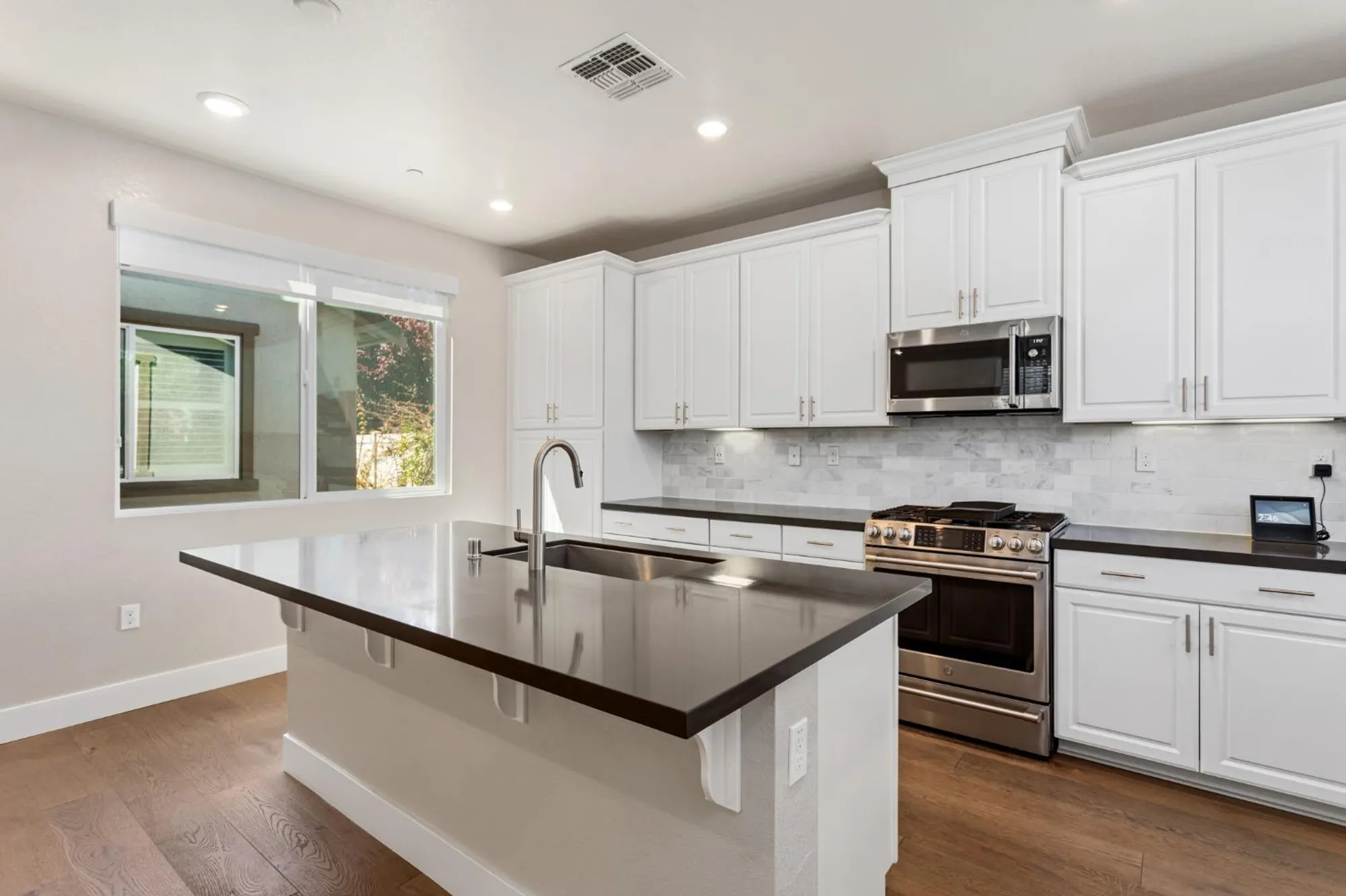 Property Slideshow image 5 of 57 | 4040 euboea island ln, Sacramento, CA, 95834