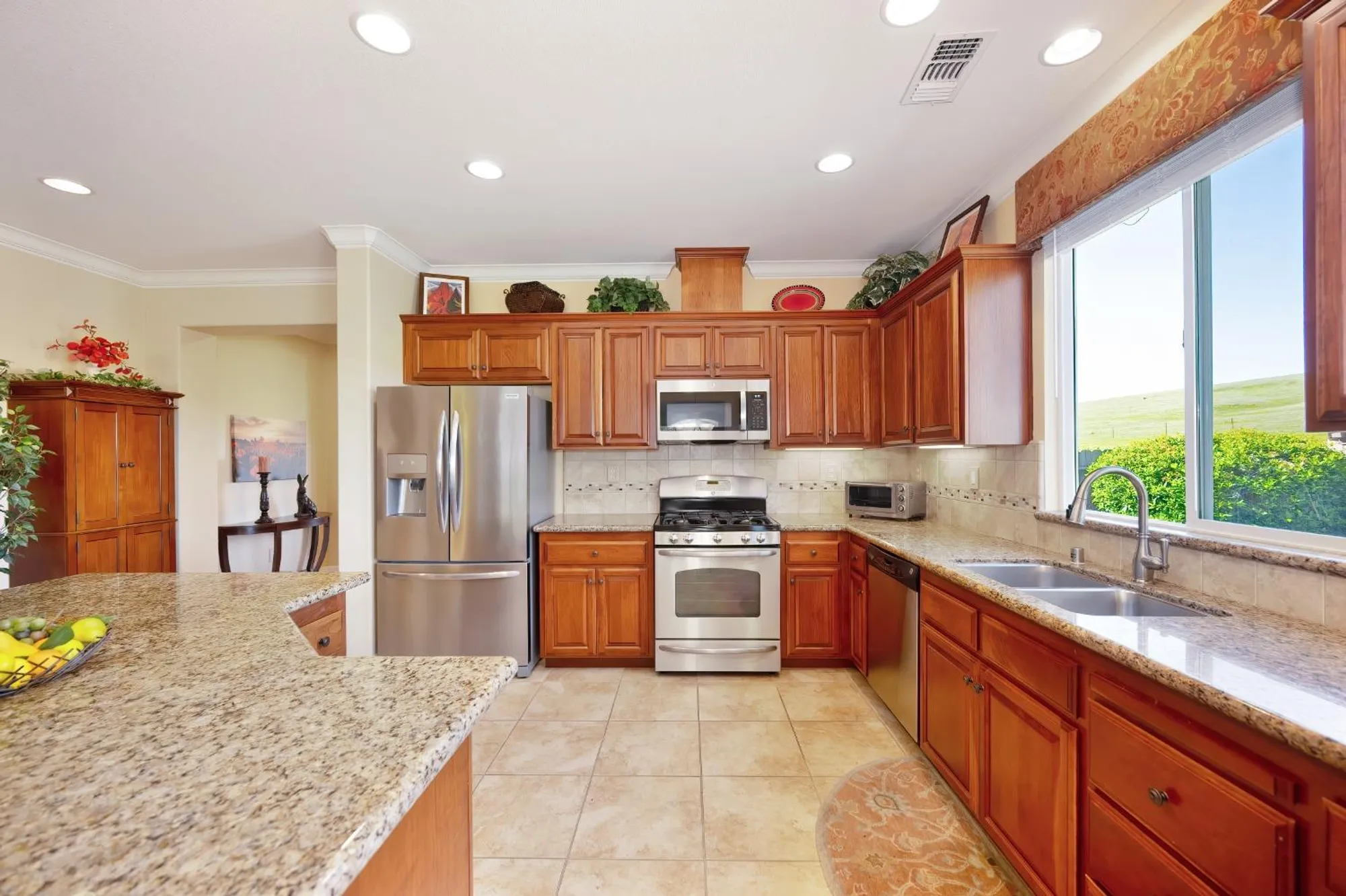 Property Slideshow image 18 of 55 | 905 richard ct, El Dorado Hills, CA, 95762