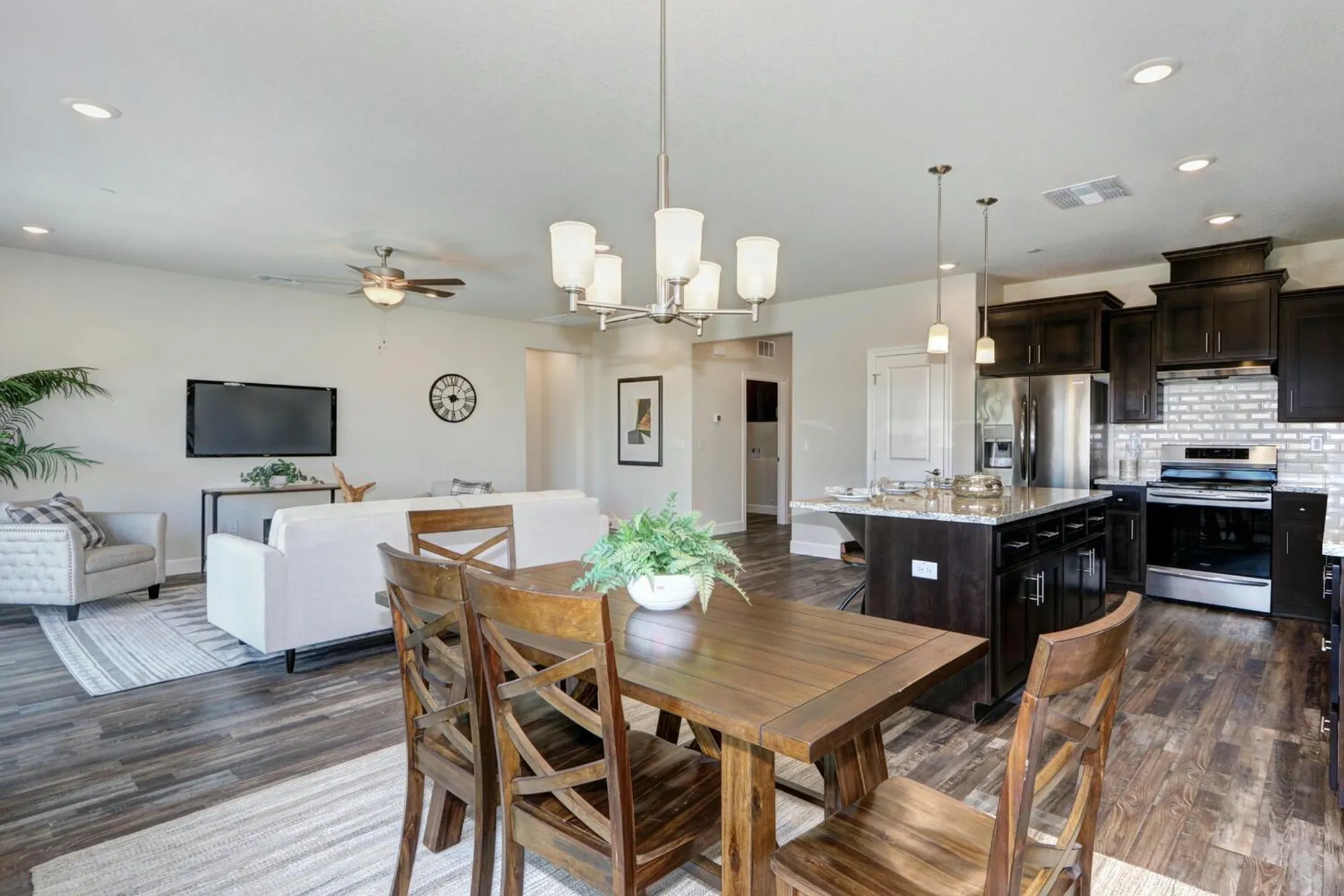 Property Slideshow image 10 of 15 | 1133 crenshaw rd, Galt, CA, 95632
