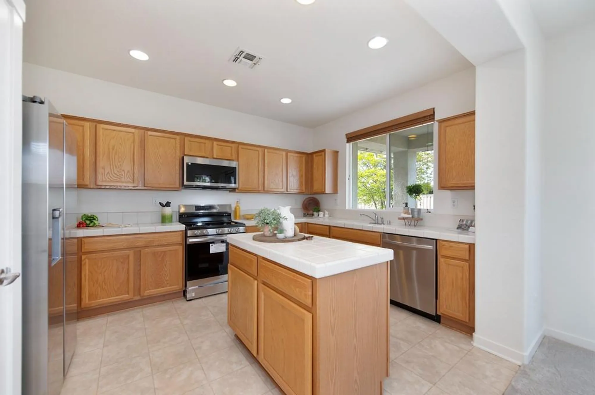 Property Slideshow image 12 of 38 | 210 harper ct, Lincoln, CA, 95648