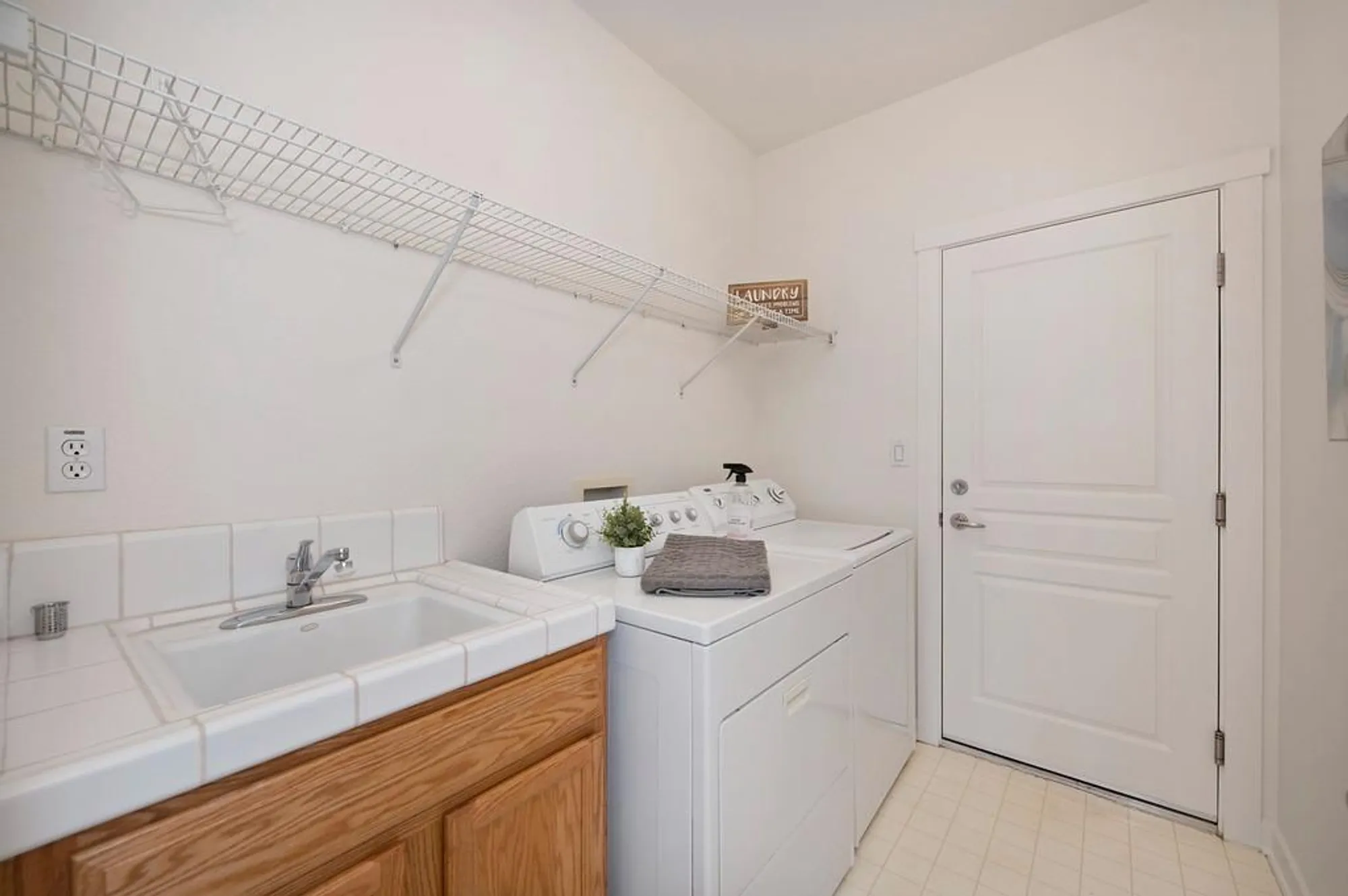 Property Slideshow image 19 of 38 | 210 harper ct, Lincoln, CA, 95648