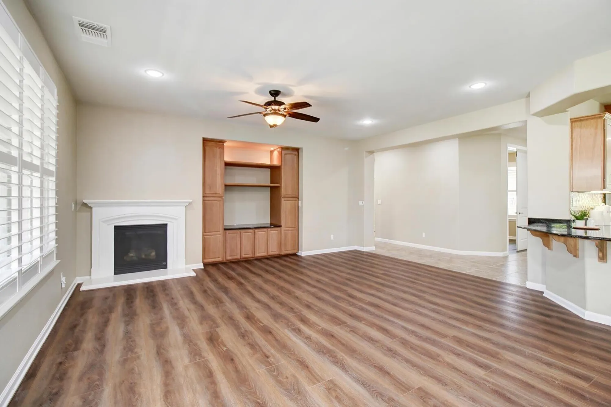 Property Slideshow image 12 of 69 | 9644 oakham way, Elk Grove, CA, 95757