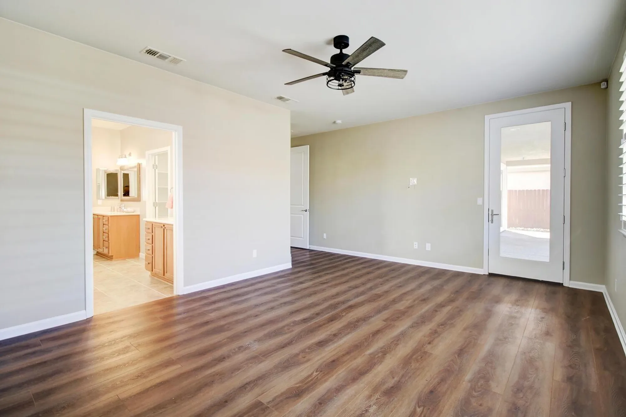 Property Slideshow image 31 of 69 | 9644 oakham way, Elk Grove, CA, 95757