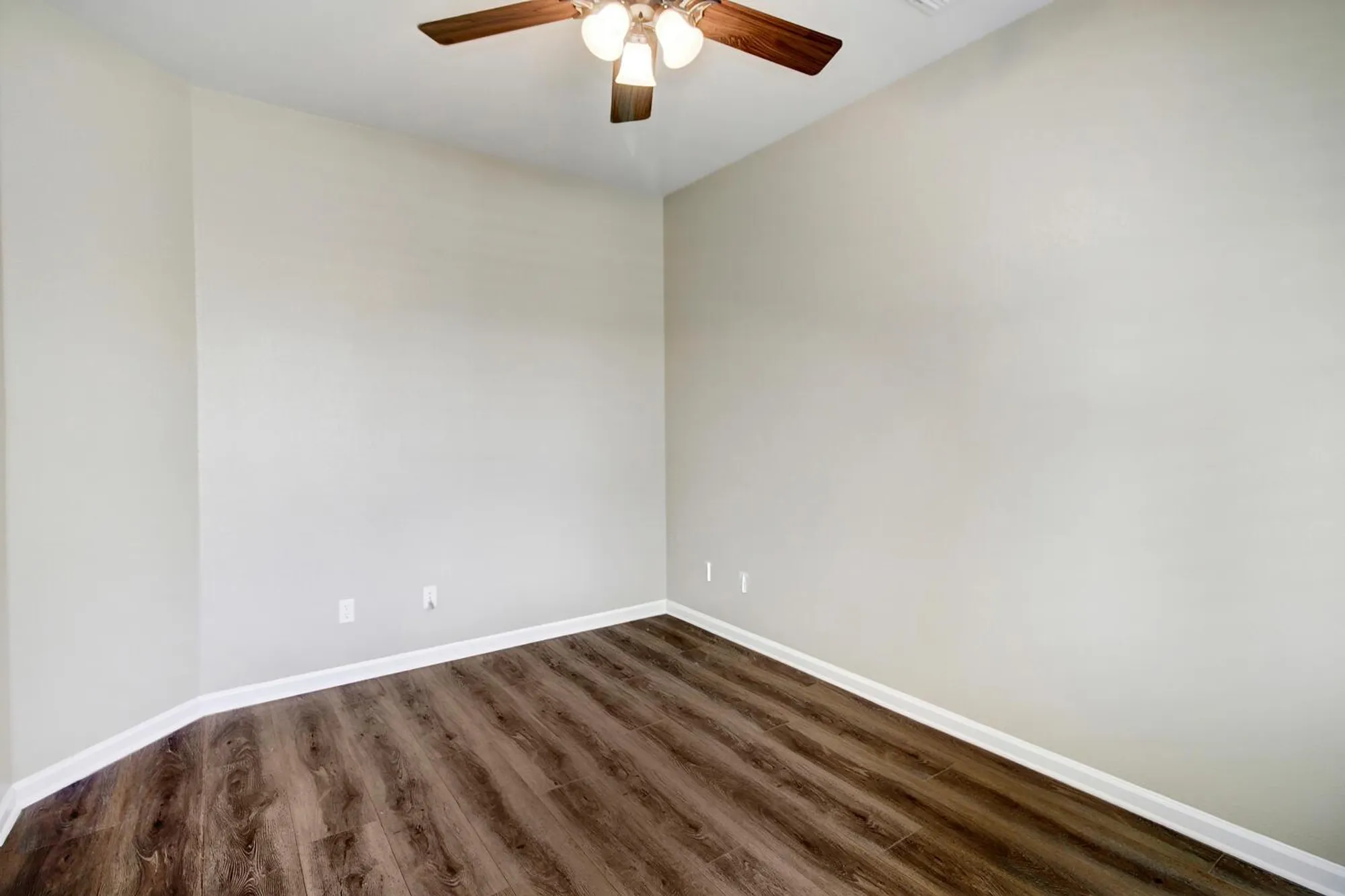 Property Slideshow image 28 of 69 | 9644 oakham way, Elk Grove, CA, 95757