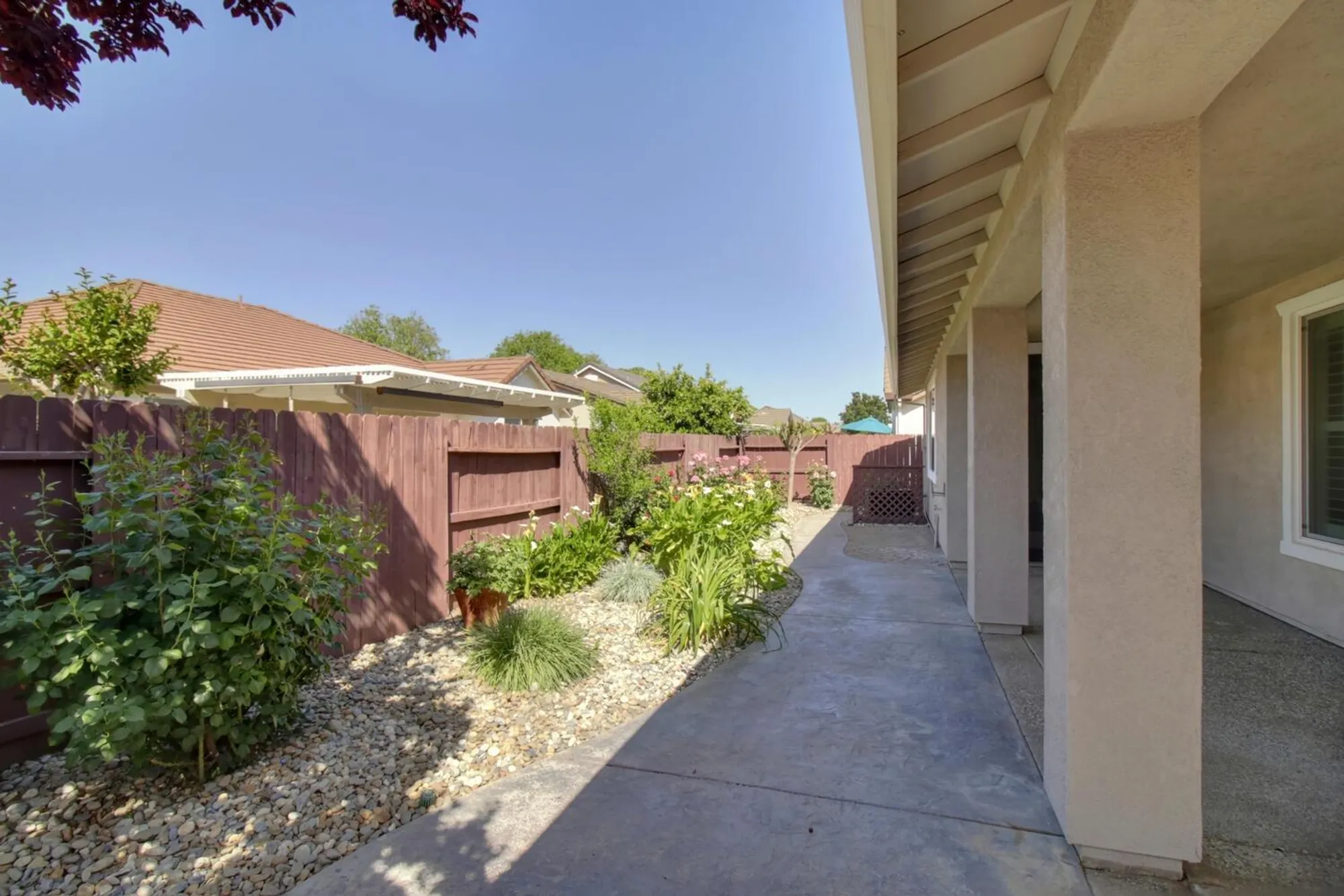 Property Slideshow image 49 of 69 | 9644 oakham way, Elk Grove, CA, 95757