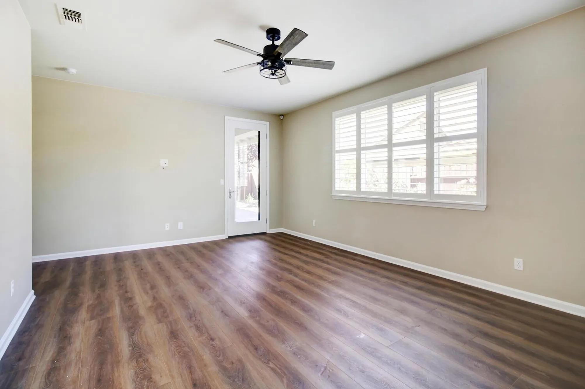 Property Slideshow image 30 of 69 | 9644 oakham way, Elk Grove, CA, 95757