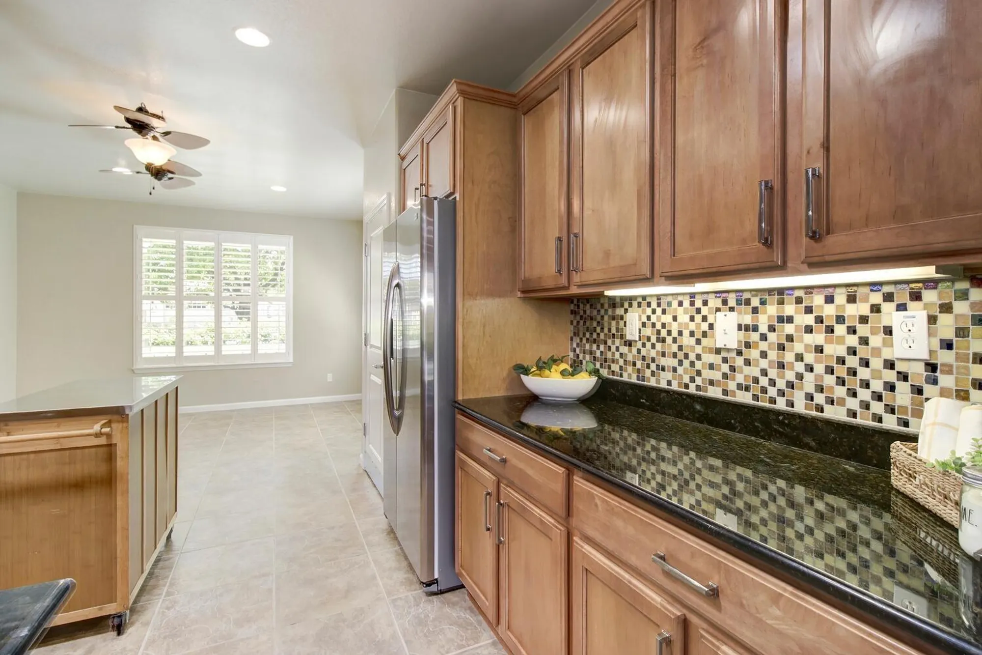 Property Slideshow image 17 of 69 | 9644 oakham way, Elk Grove, CA, 95757