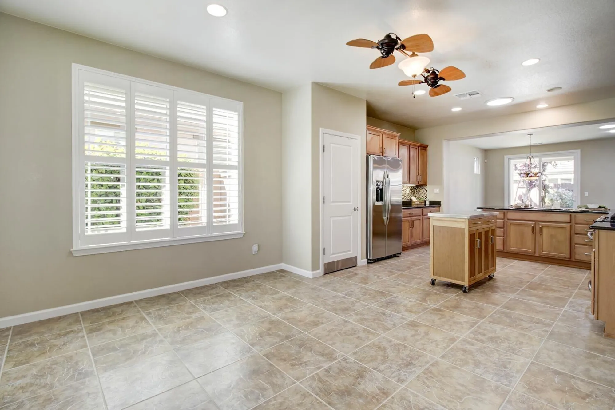 Property Slideshow image 23 of 69 | 9644 oakham way, Elk Grove, CA, 95757
