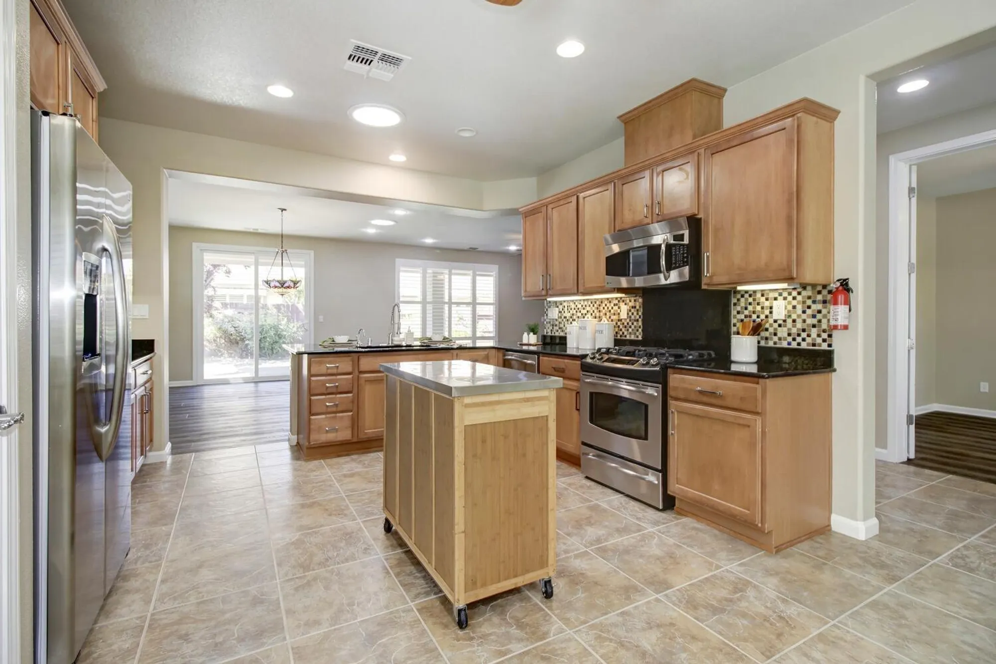 Property Slideshow image 24 of 69 | 9644 oakham way, Elk Grove, CA, 95757