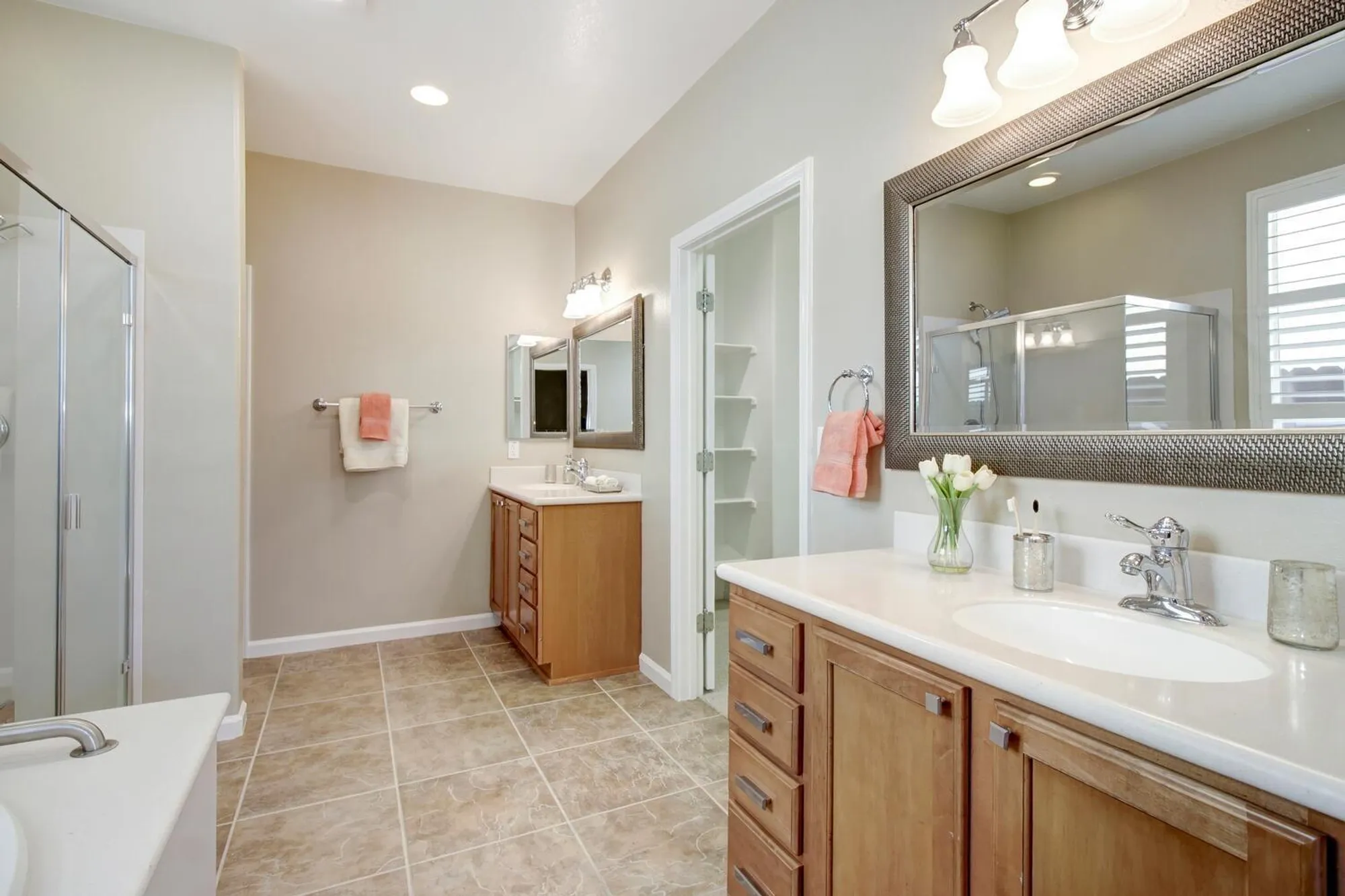 Property Slideshow image 33 of 69 | 9644 oakham way, Elk Grove, CA, 95757